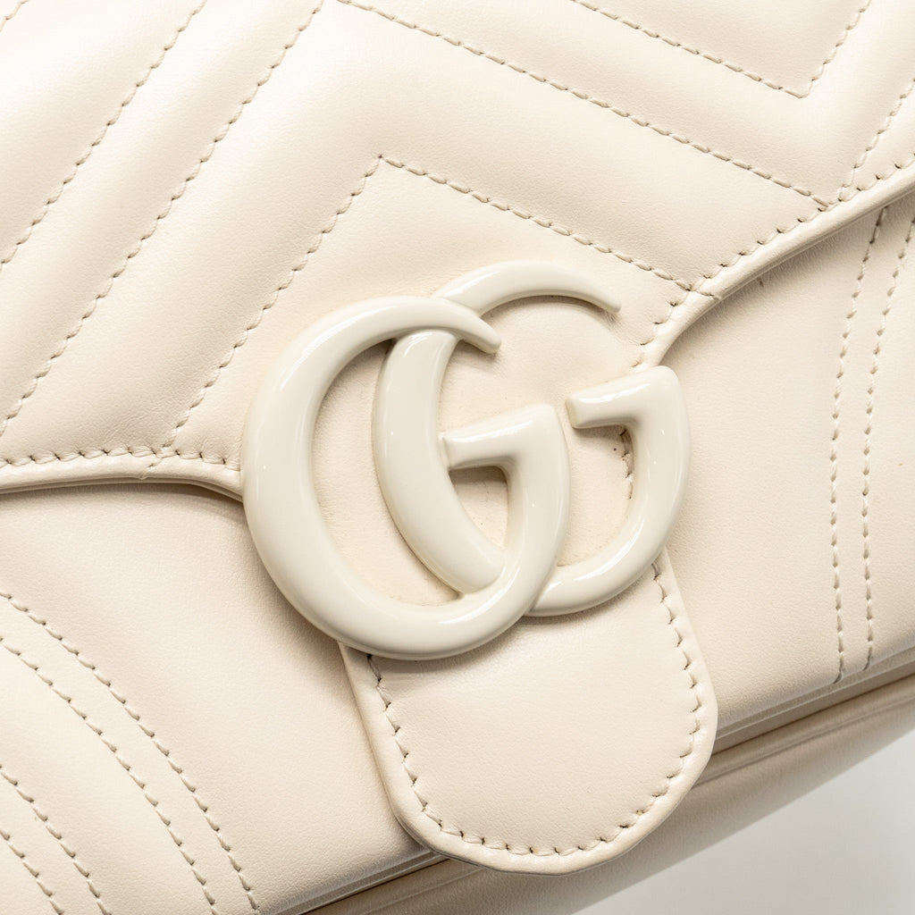 gucci-medium-gg-marmont-shoulder-bag-white-matelasse-chevron-leather-with-white-hardware-copy