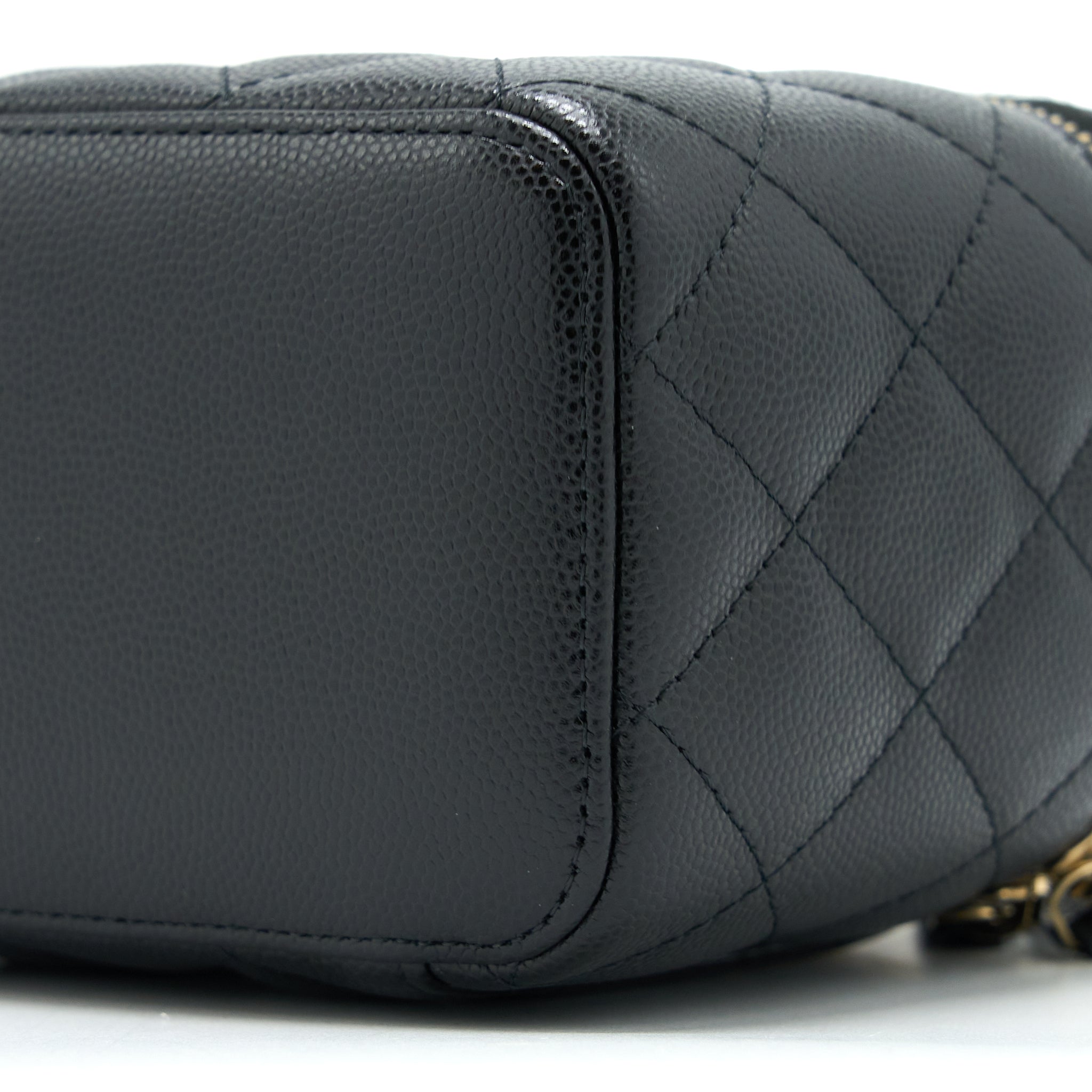 chanel-long-vanity-with-chain-caviar-black-lghw