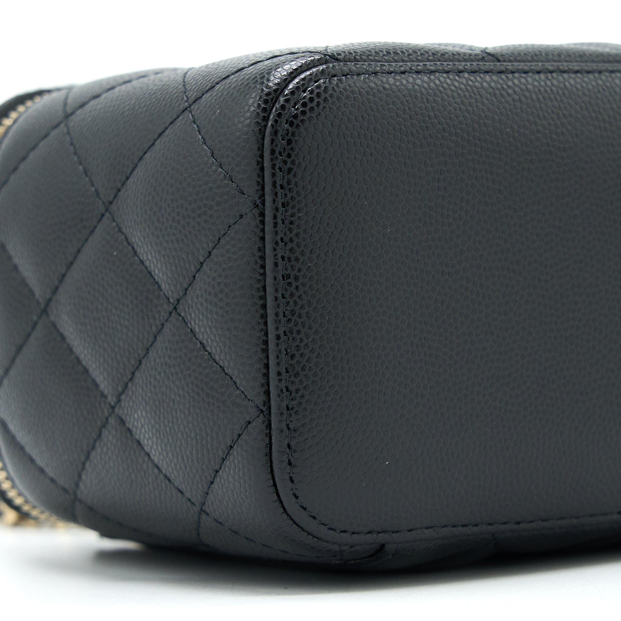 chanel-long-vanity-with-chain-caviar-black-lghw