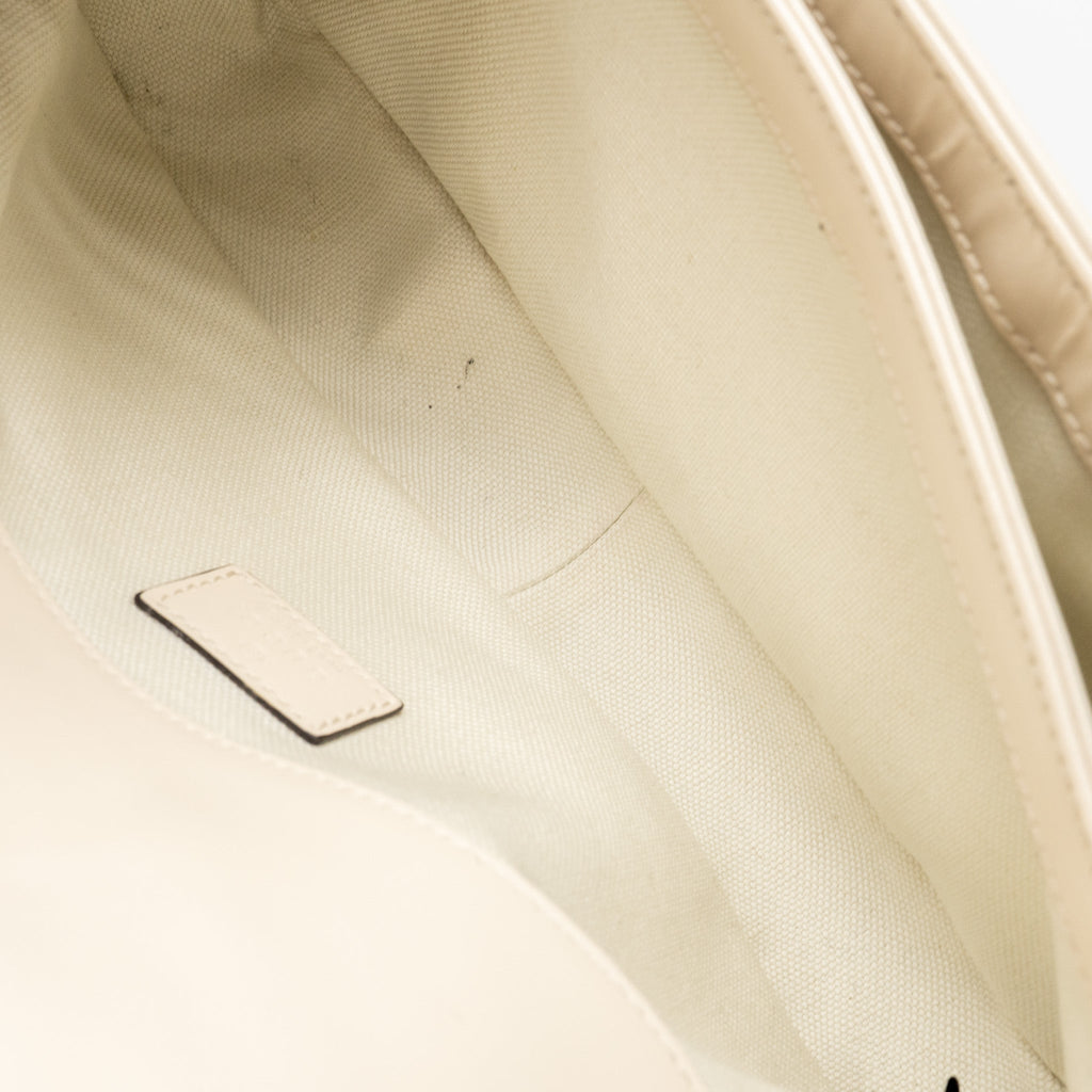 gucci-medium-gg-marmont-shoulder-bag-white-matelasse-chevron-leather-with-white-hardware-copy
