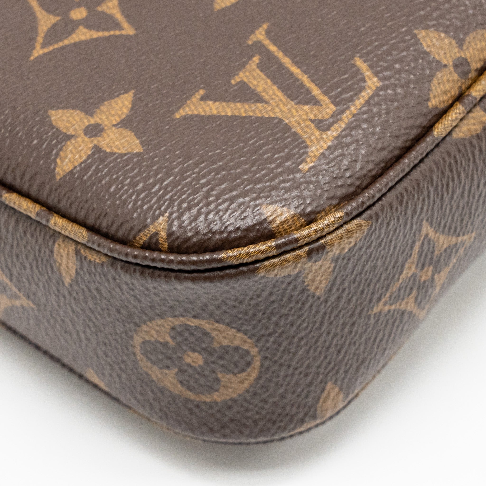 louis-vuitton-pochette-accessories-monogram-canvas-ghw-10