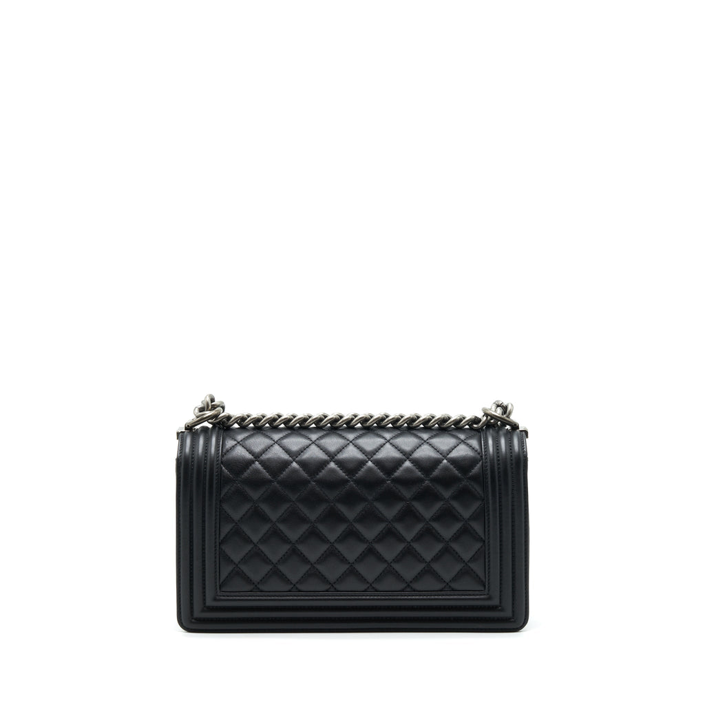 chanel-medium-boy-calfskin-black-ruthenium-hardware