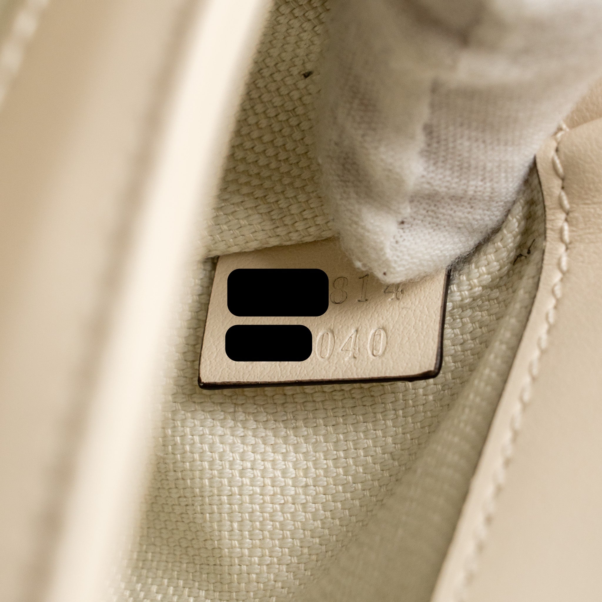 gucci-medium-gg-marmont-shoulder-bag-white-matelasse-chevron-leather-with-white-hardware-copy