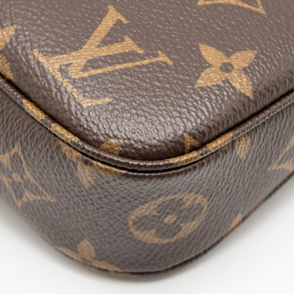 louis-vuitton-pochette-accessories-monogram-canvas-ghw-10