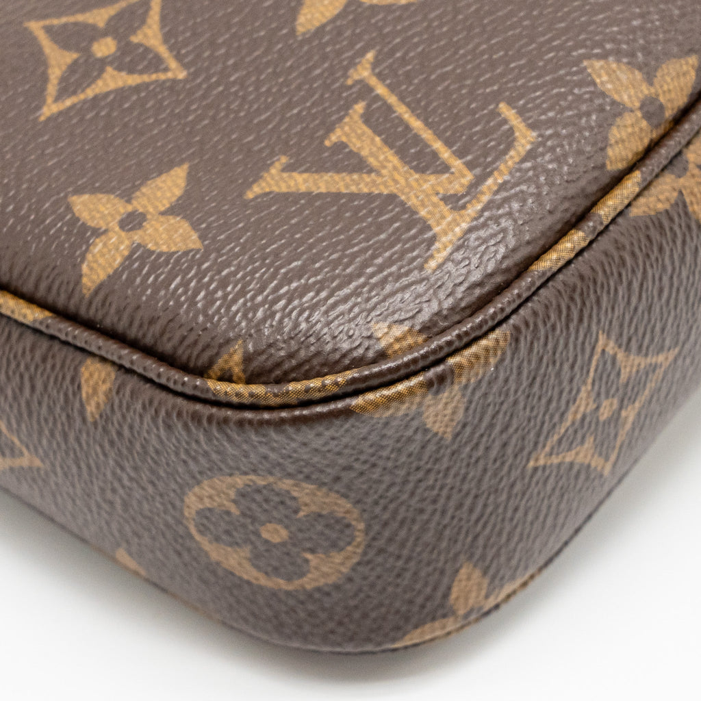 louis-vuitton-pochette-accessories-monogram-canvas-ghw-10