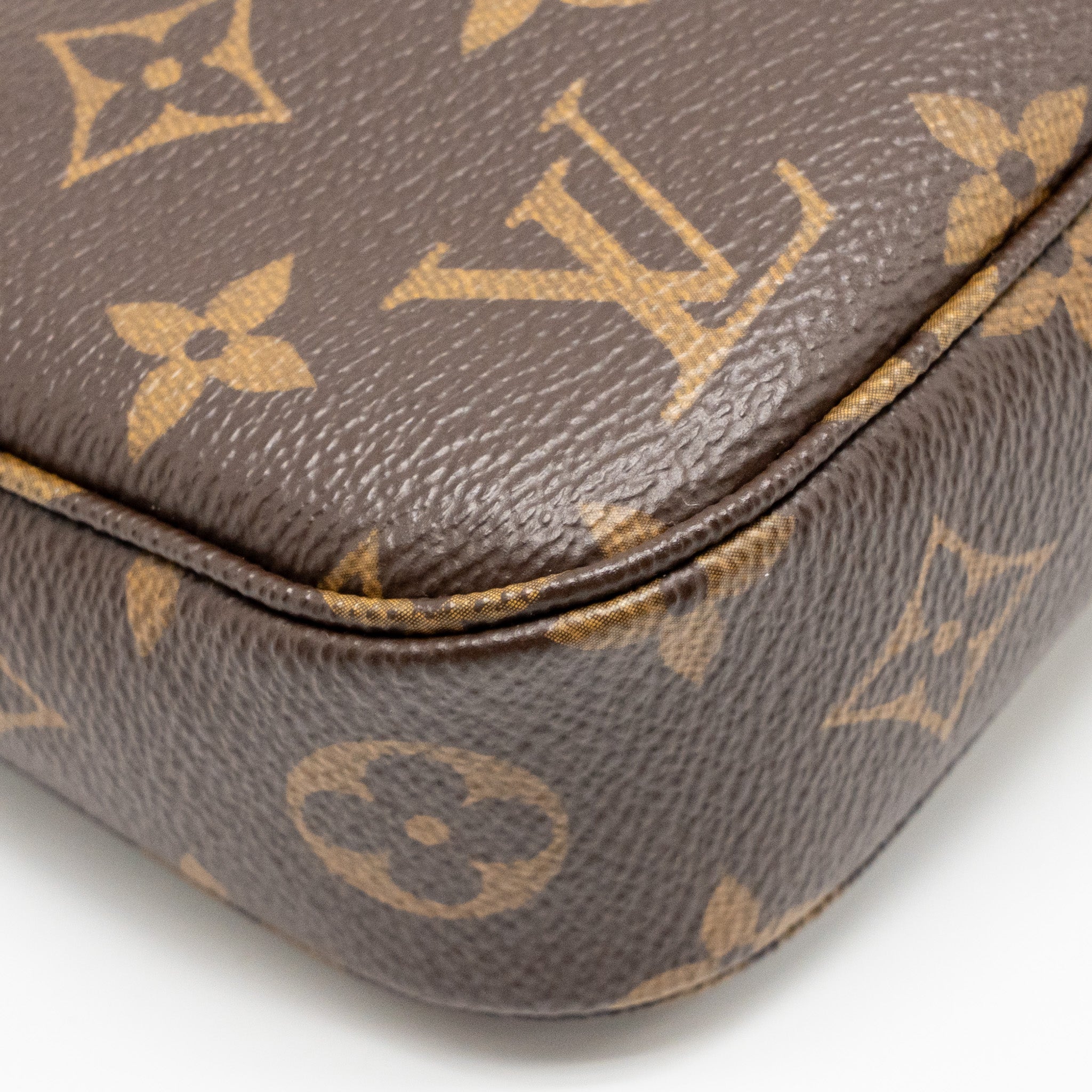 louis-vuitton-pochette-accessories-monogram-canvas-ghw-10