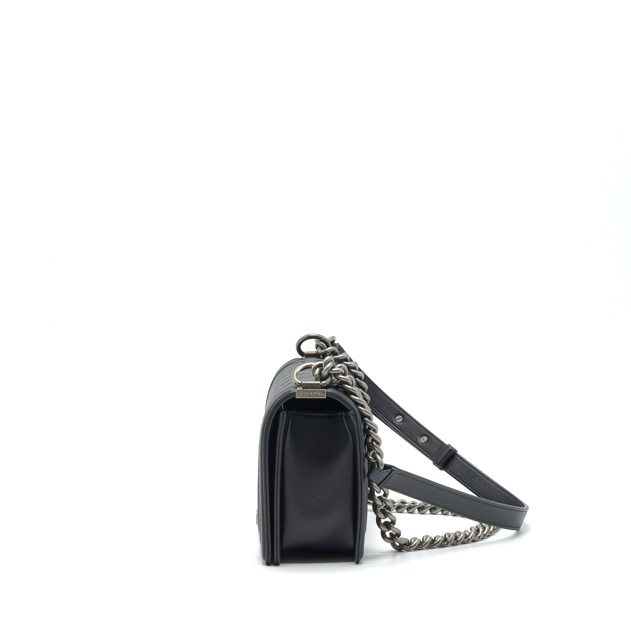 chanel-medium-boy-calfskin-black-ruthenium-hardware