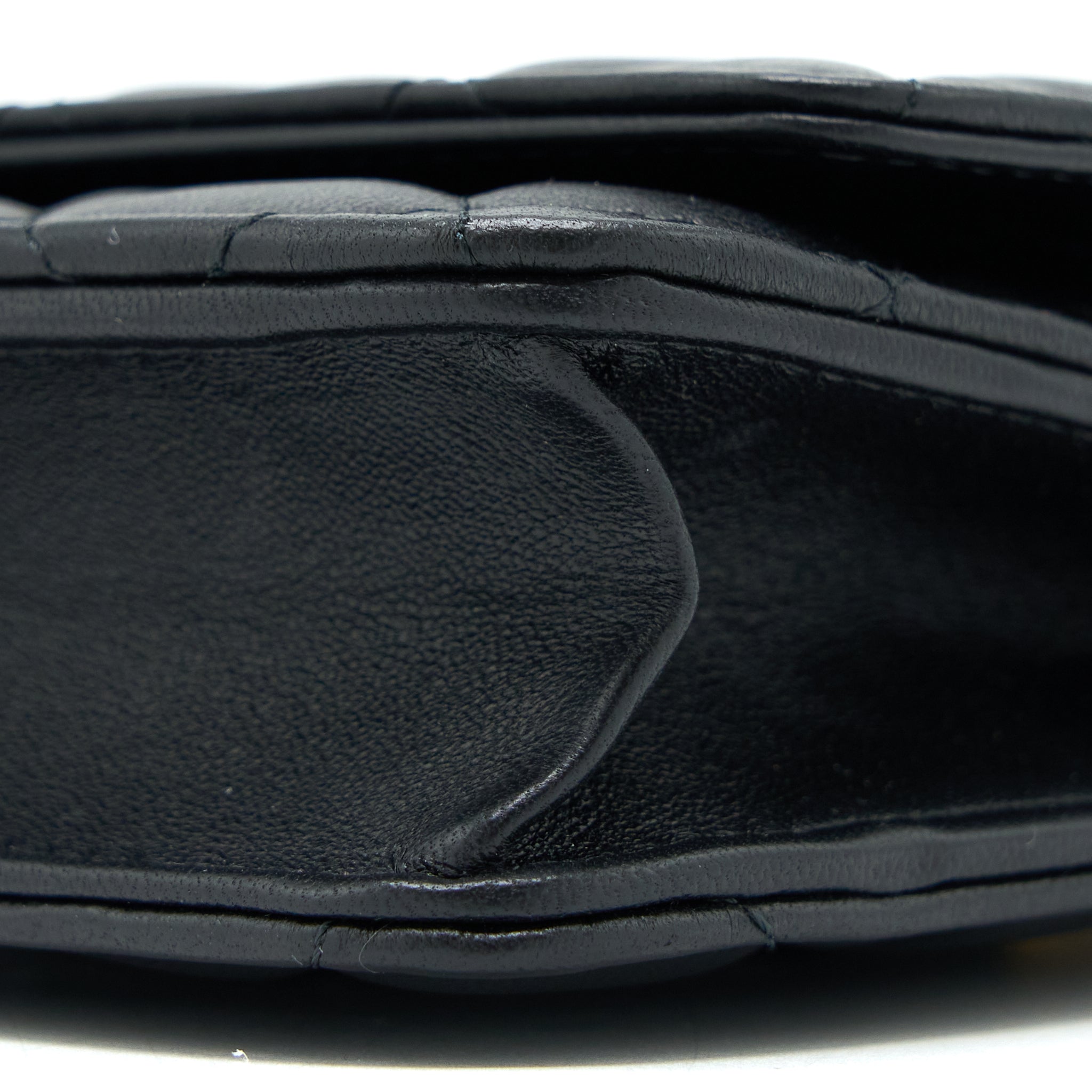 chanel-pearl-crush-wallet-on-chain-lambskin-black-ghw-microchip-5