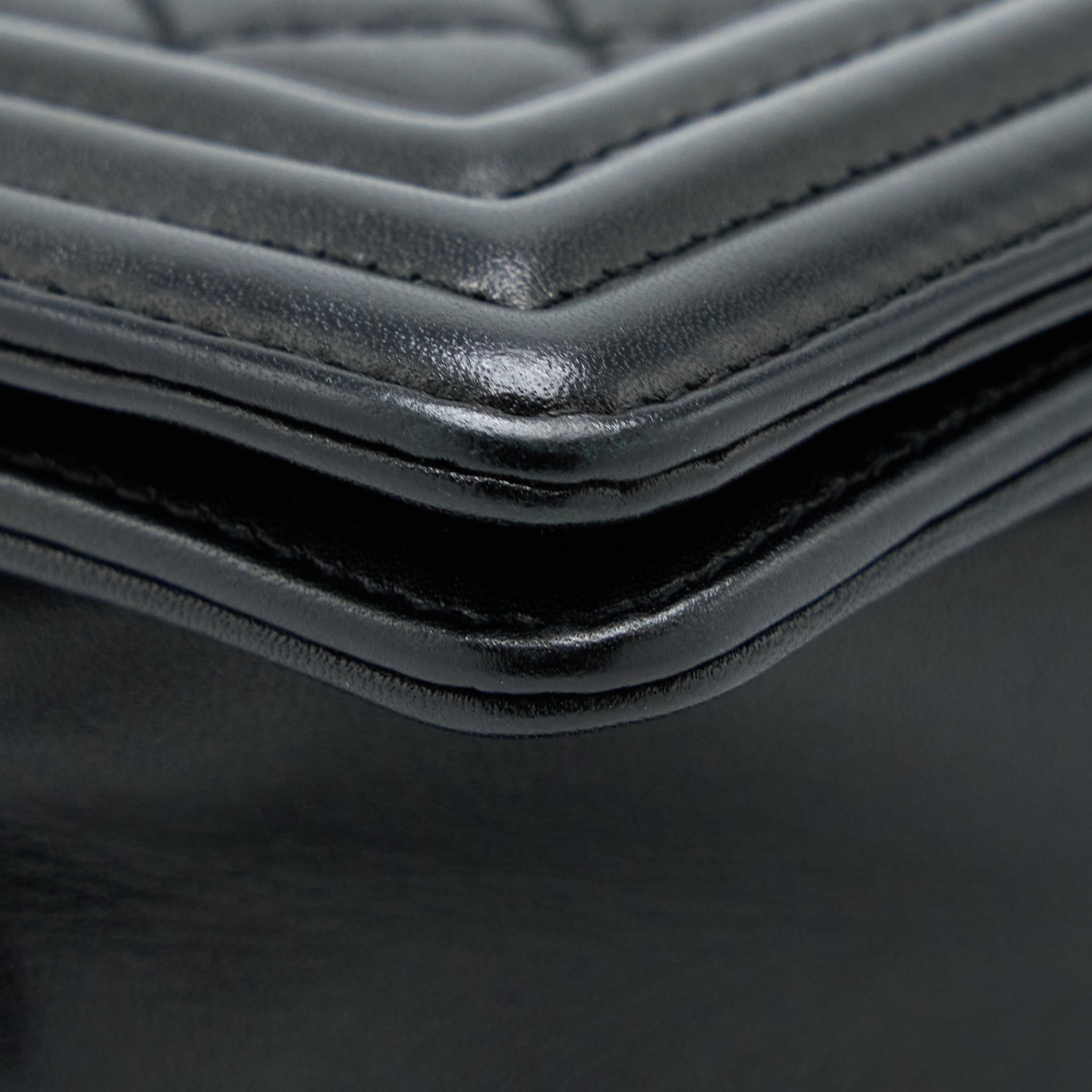 chanel-medium-boy-bag-lambskin-black-ruthenium-enamel-shw