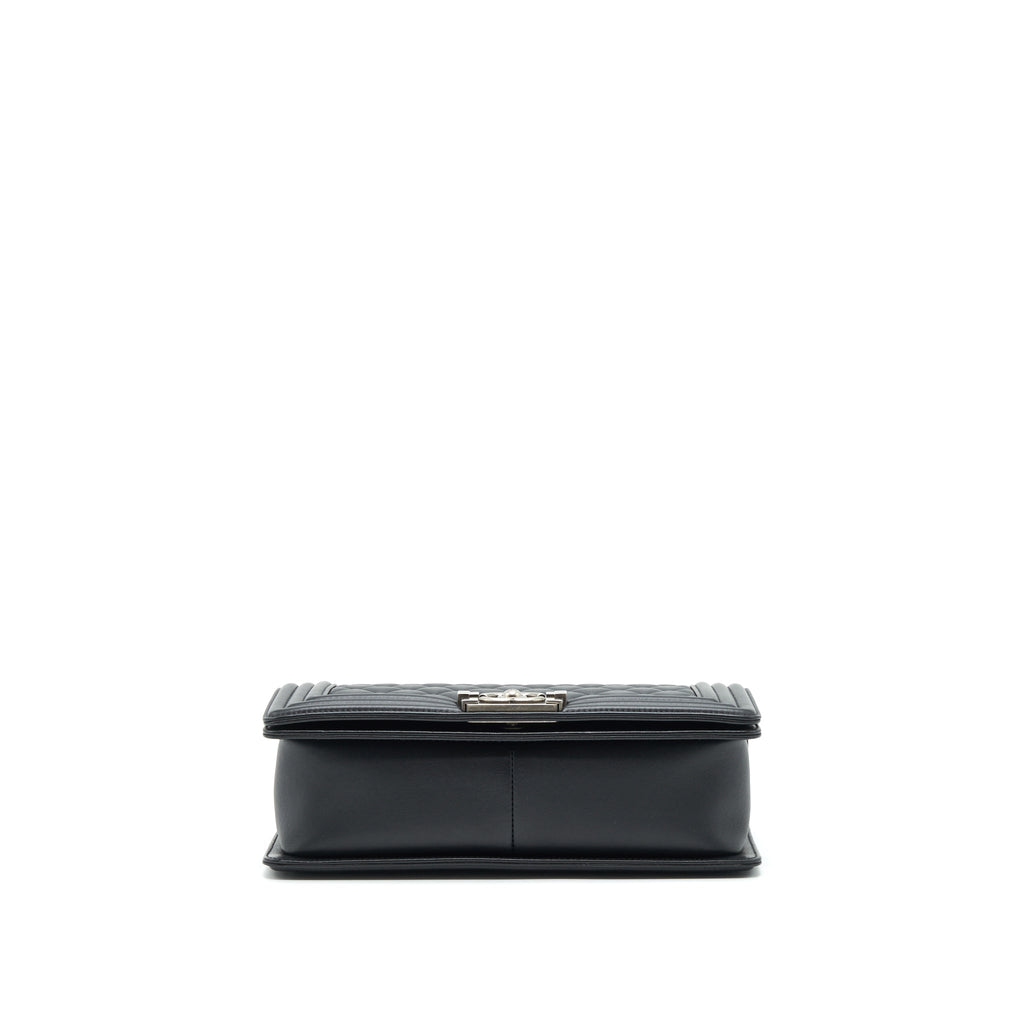 chanel-medium-boy-calfskin-black-ruthenium-hardware