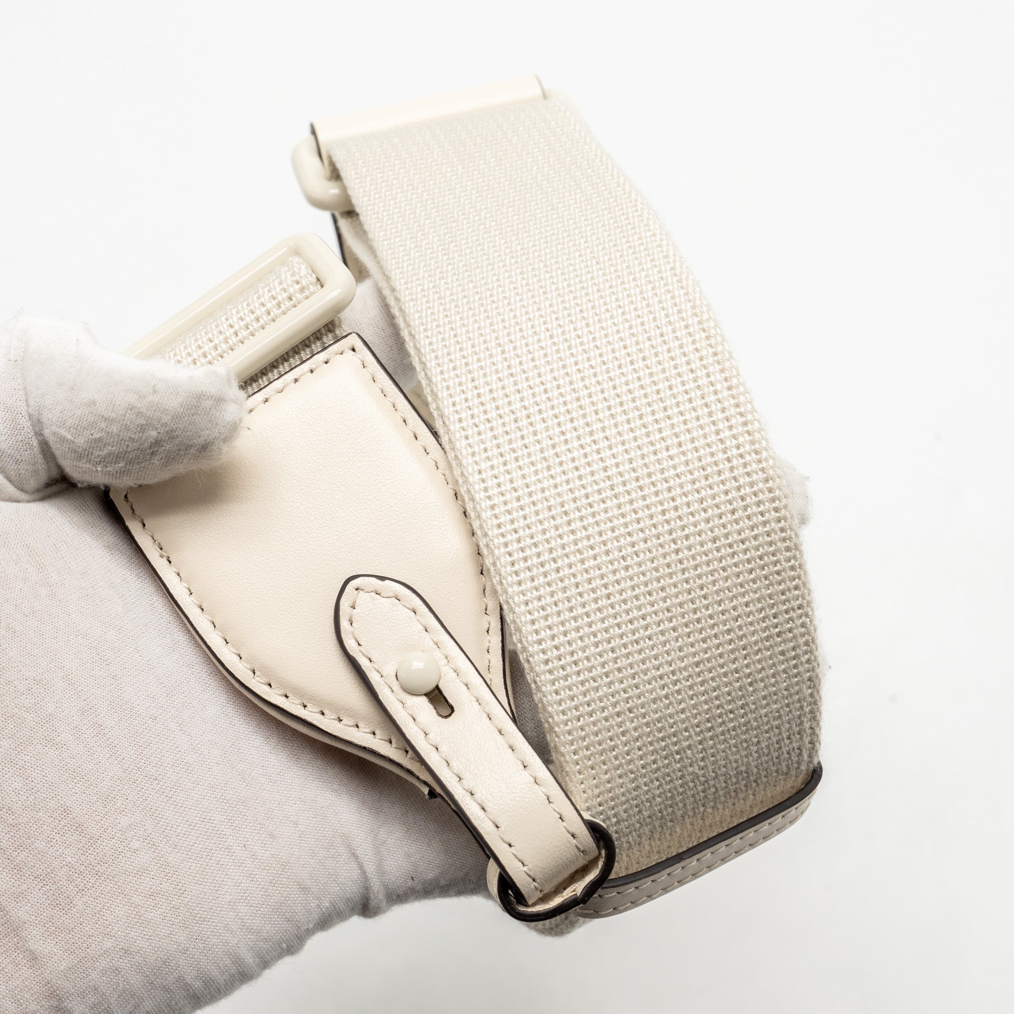 gucci-medium-gg-marmont-shoulder-bag-white-matelasse-chevron-leather-with-white-hardware-copy