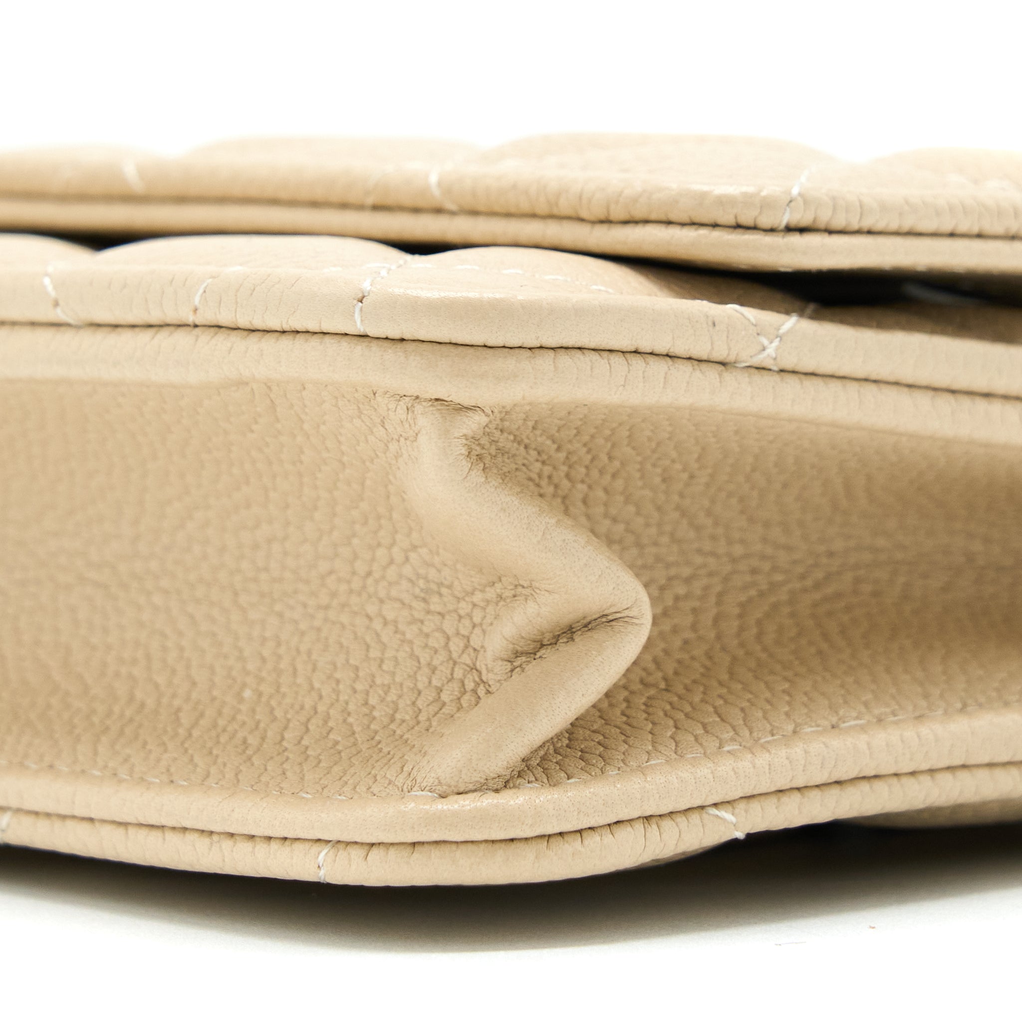 chanel-wallet-on-chain-with-detailed-chain-caviar-beige-lghw-microchip