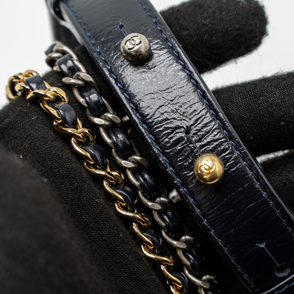 chanel-small-gabrielle-hobo-bag-tweed-calfskin-multicolour-multicolour-hardware