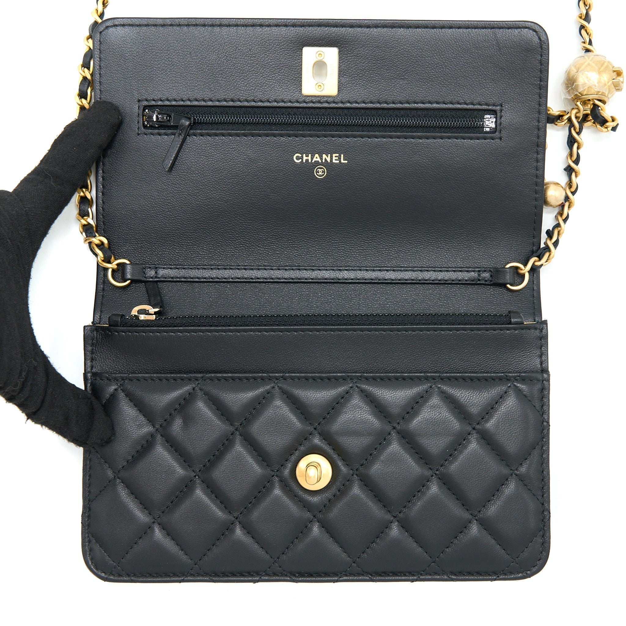 chanel-pearl-crush-wallet-on-chain-lambskin-black-ghw-microchip-5