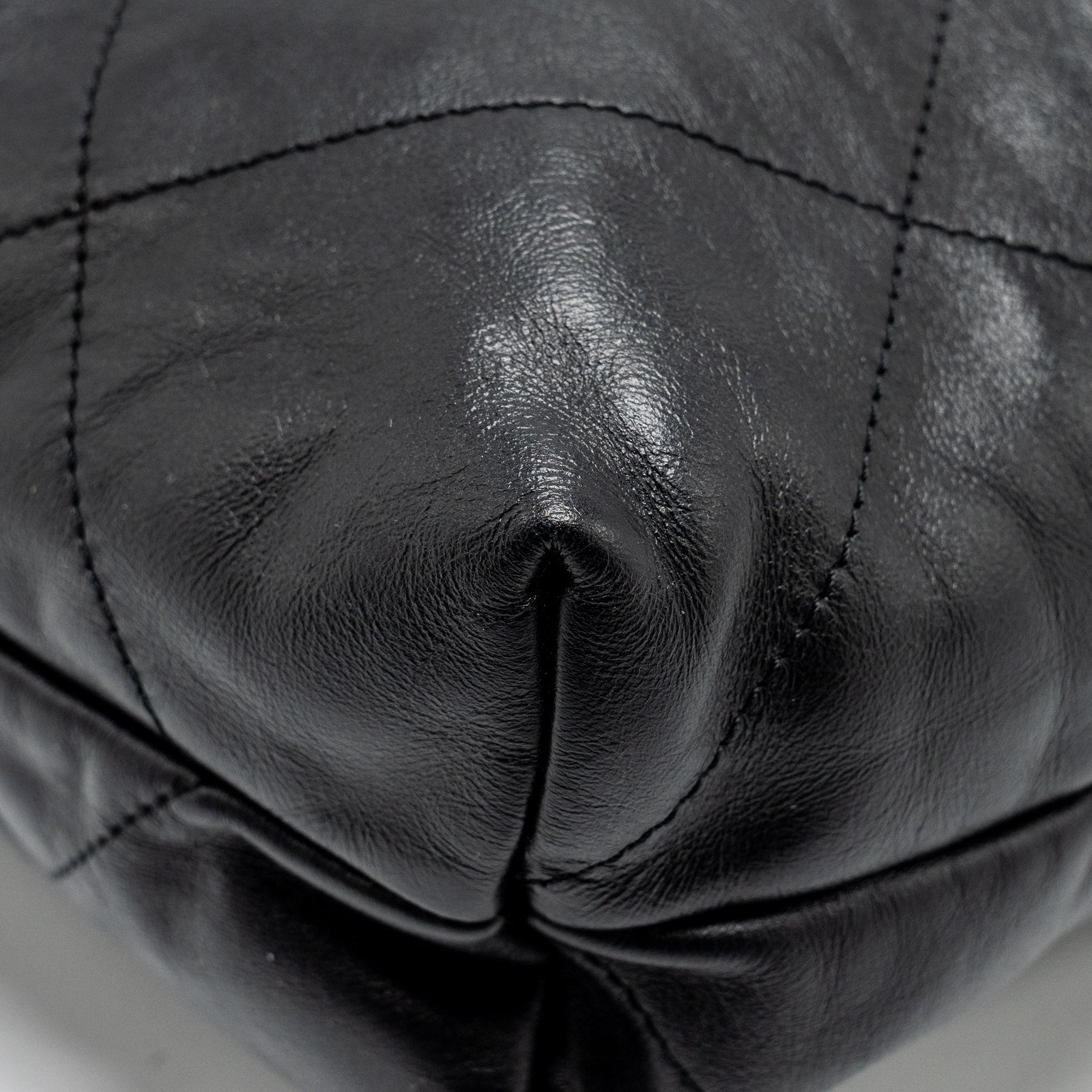 chanel-medium-22-bag-calfskin-black-shw-microchip