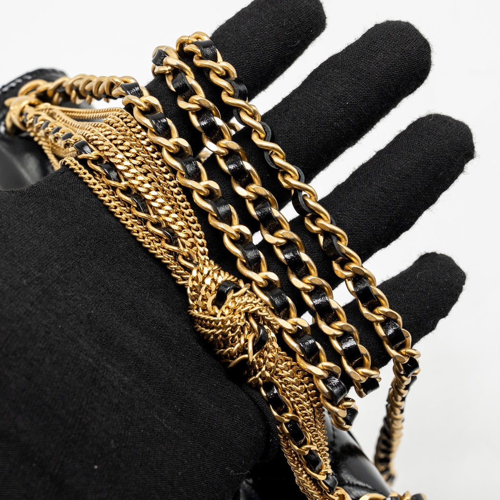 chanel-24a-detailed-chain-wallet-on-chain-shiny-calfskin-black-ghw-microchip