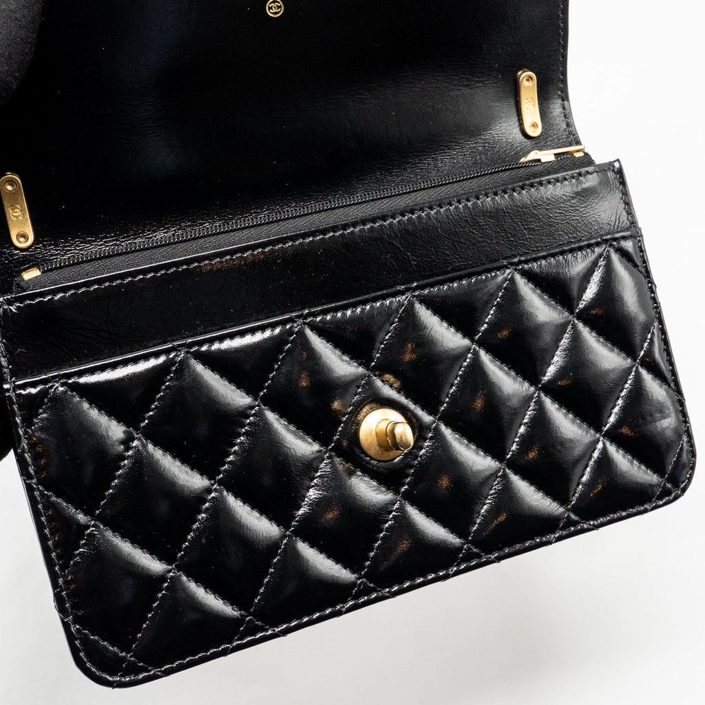 chanel-24a-detailed-chain-wallet-on-chain-shiny-calfskin-black-ghw-microchip
