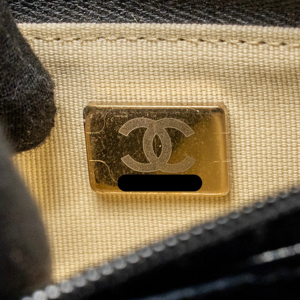 chanel-24a-detailed-chain-wallet-on-chain-shiny-calfskin-black-ghw-microchip