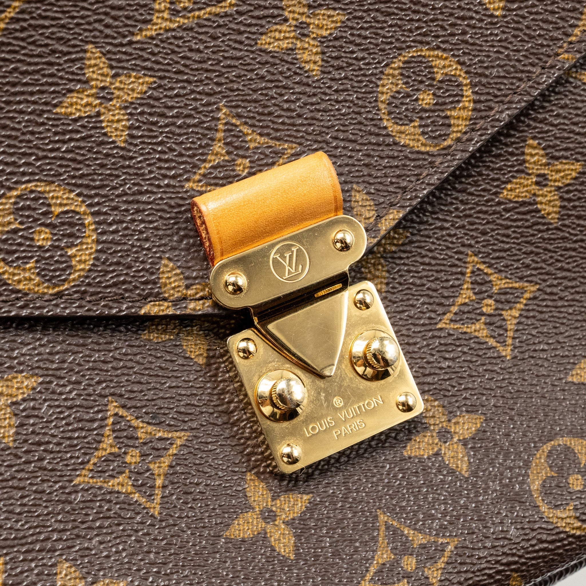 louis-vuitton-pochette-metis-monogram-canvas-ghw-copy-1