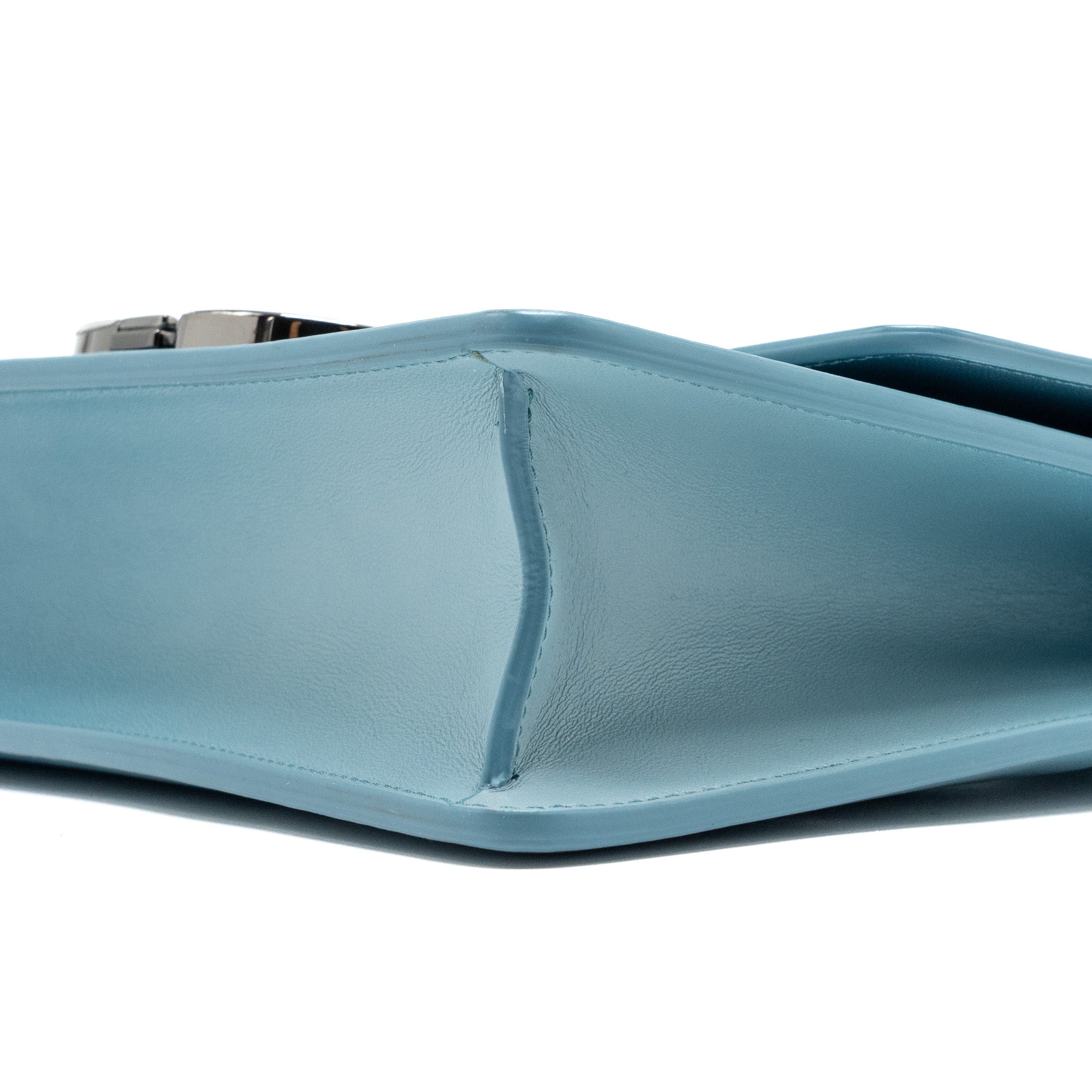 dior-30-montaigne-medium-flap-bag-calfskin-gradient-blue-with-black-hardware-copy