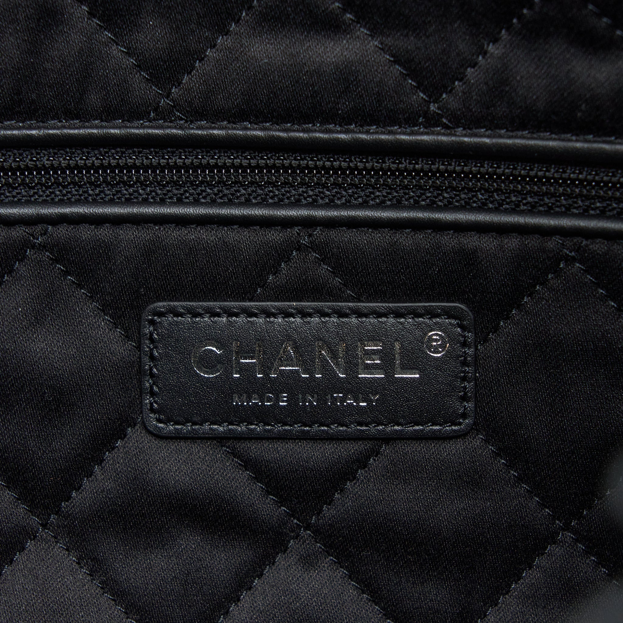 chanel-medium-22-bag-shiny-calfskin-so-black-with-black-hardware-microchip
