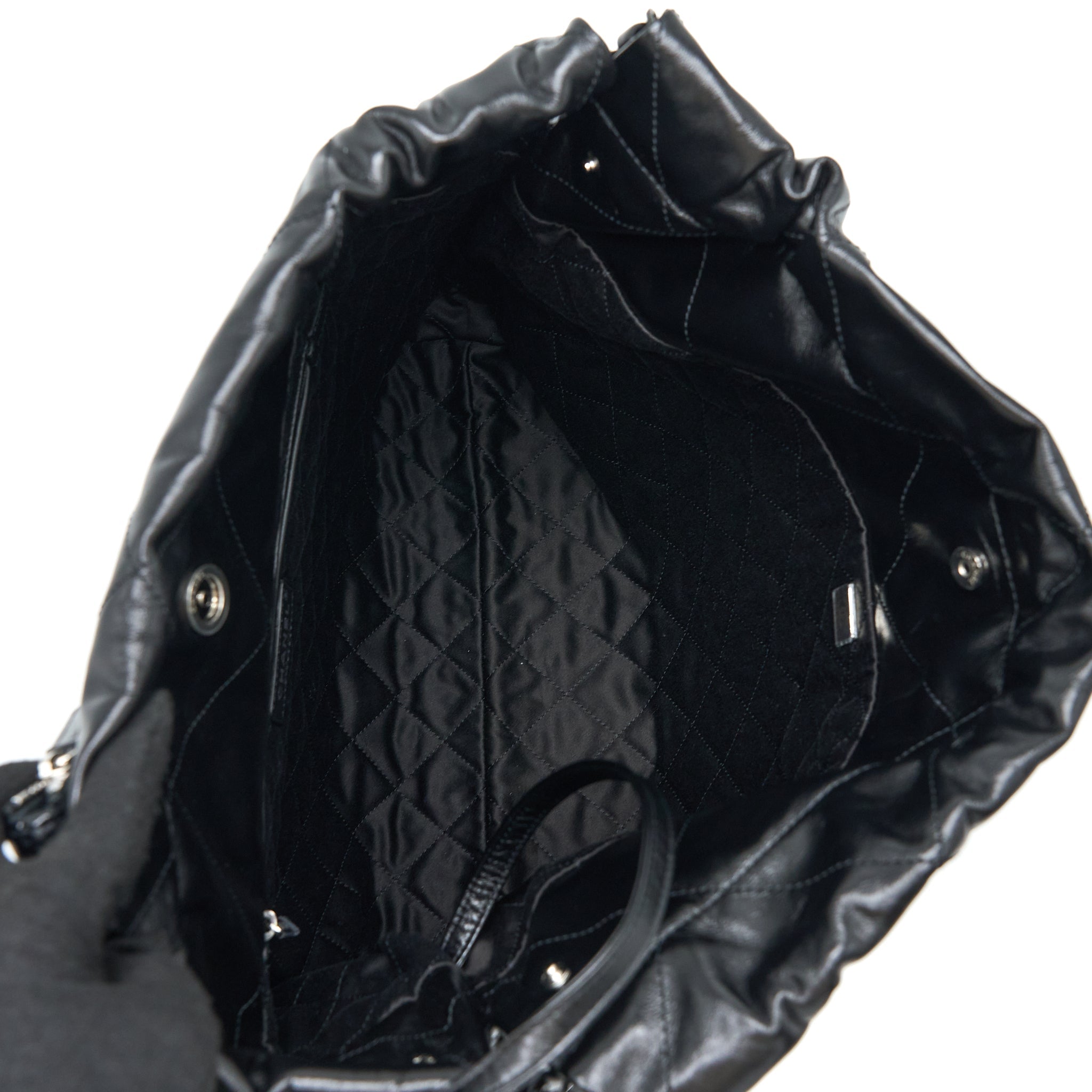 chanel-medium-22-bag-shiny-calfskin-so-black-with-black-hardware-microchip