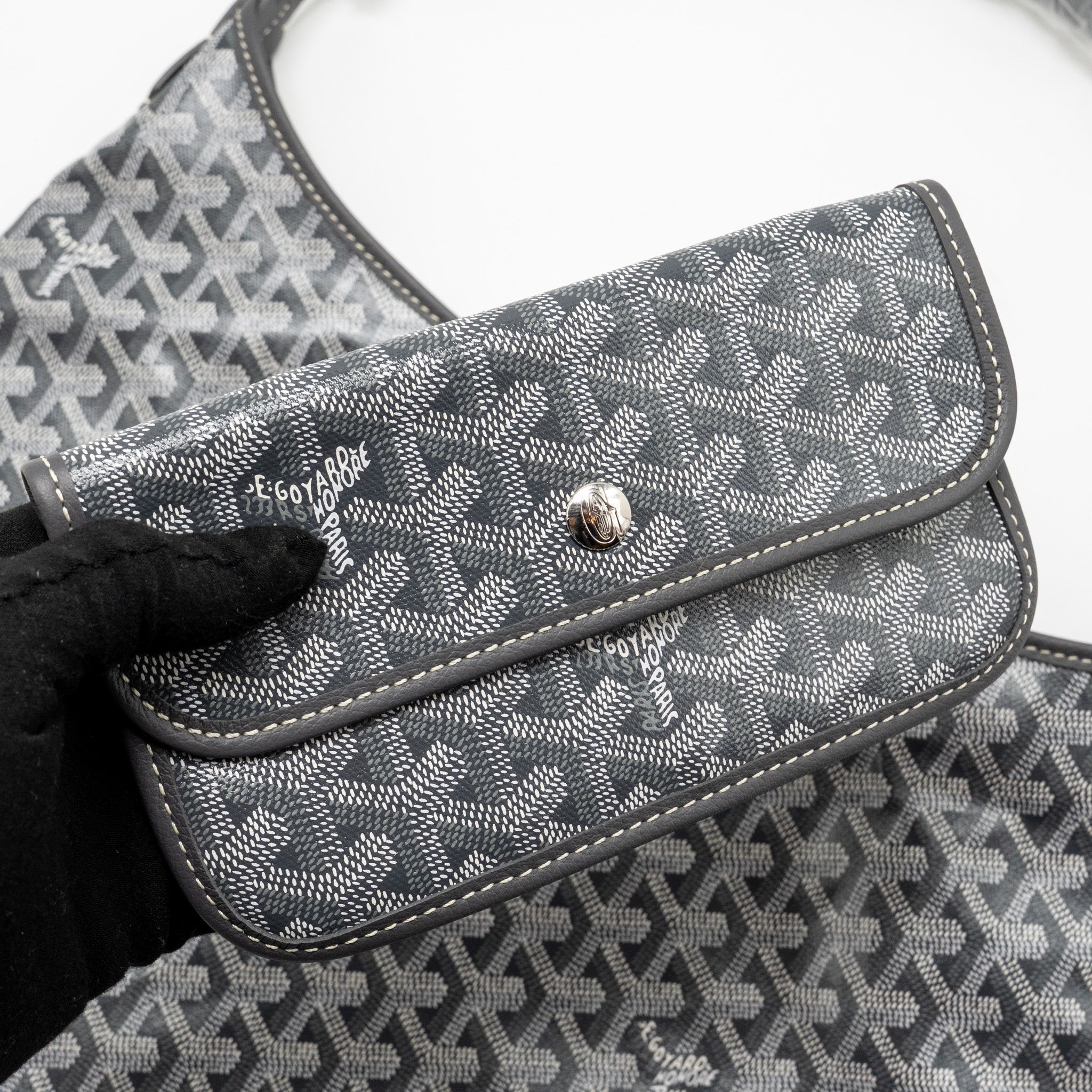 goyard-boheme-hobo-bag-pm-goyardine-canvas-gris-shw