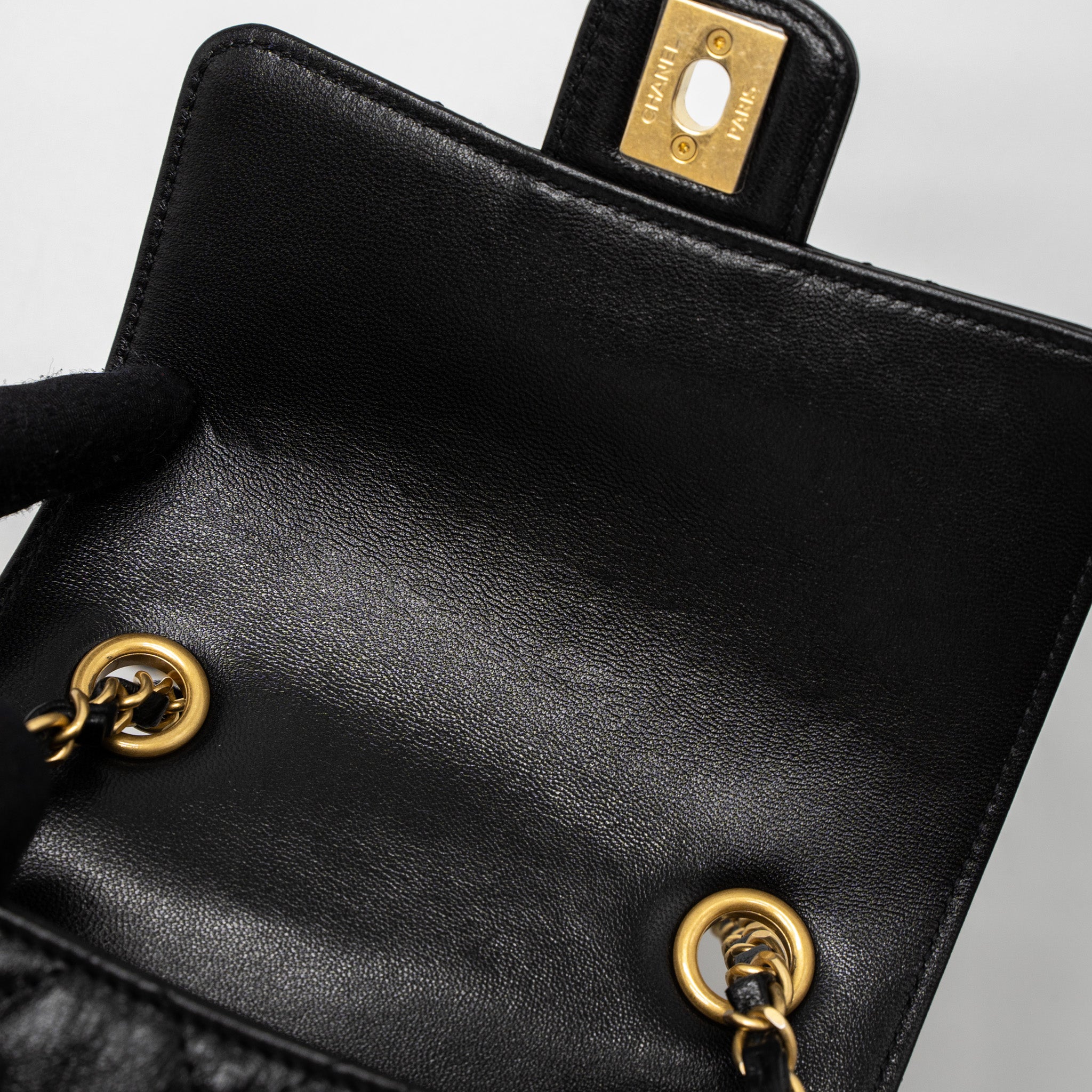 chanel-22k-retro-new-classic-square-mini-flap-bag-goatskin-black-brushed-ghw-microchip