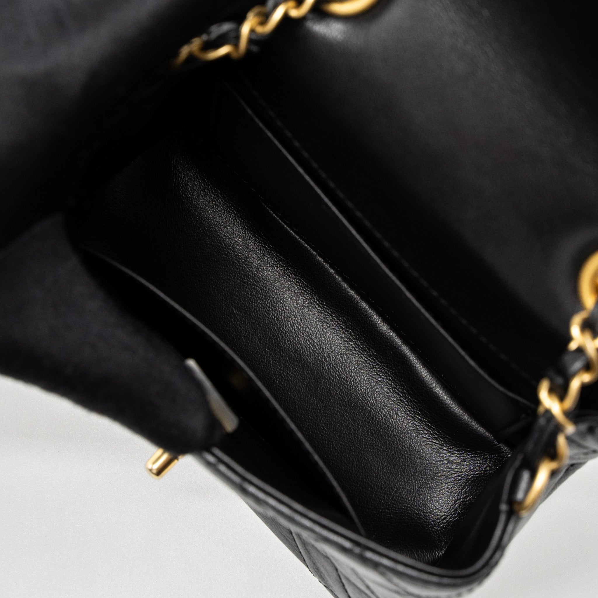 chanel-22k-retro-new-classic-square-mini-flap-bag-goatskin-black-brushed-ghw-microchip