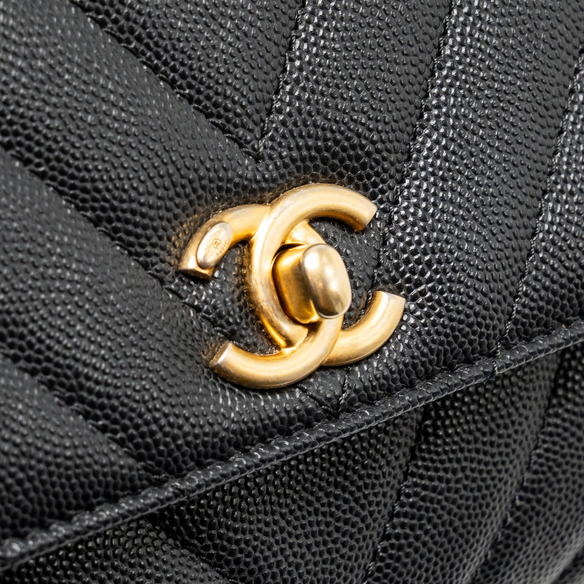 chanel-small-coco-handle-with-lizard-embossed-handle-chevron-caviar-black-ghw