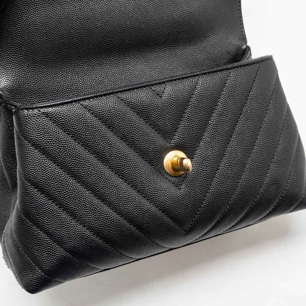 chanel-small-coco-handle-with-lizard-embossed-handle-chevron-caviar-black-ghw