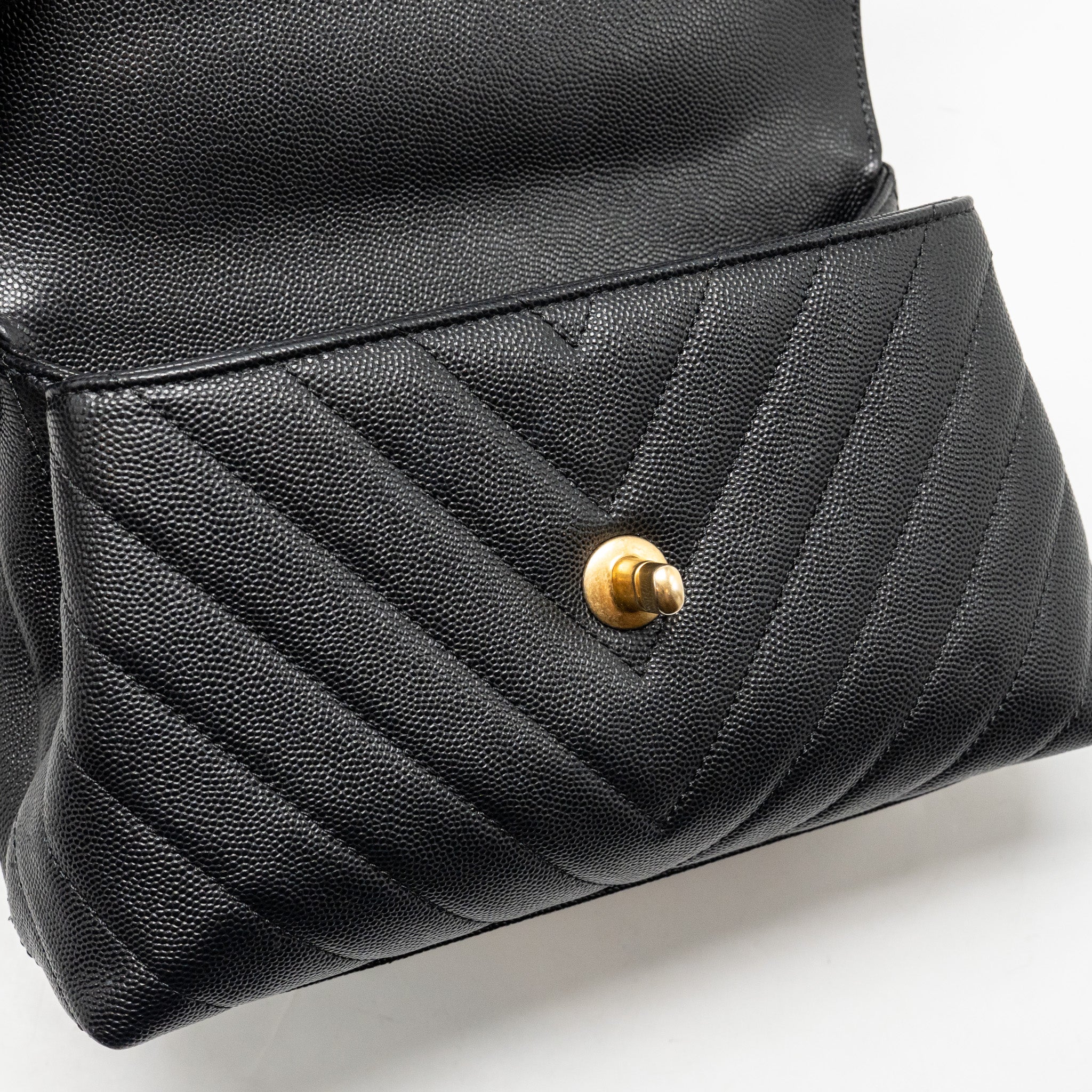 chanel-small-coco-handle-with-lizard-embossed-handle-chevron-caviar-black-ghw