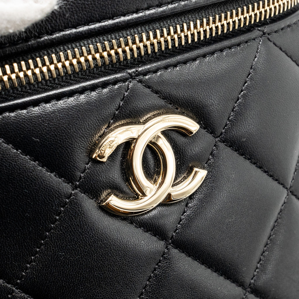 chanel-trendy-cc-round-vanity-case-crossbody-bag-lambskin-black-lghw-1