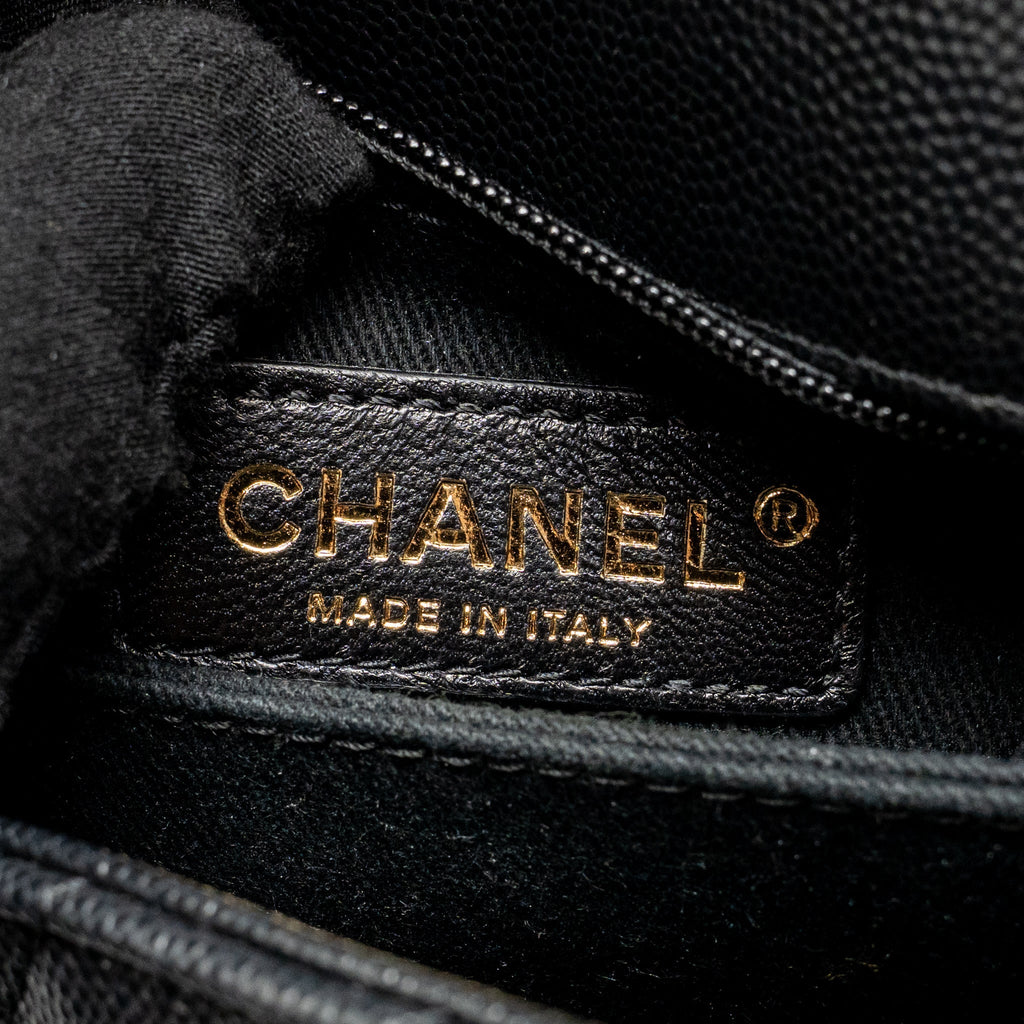 chanel-small-coco-handle-with-lizard-embossed-handle-chevron-caviar-black-ghw