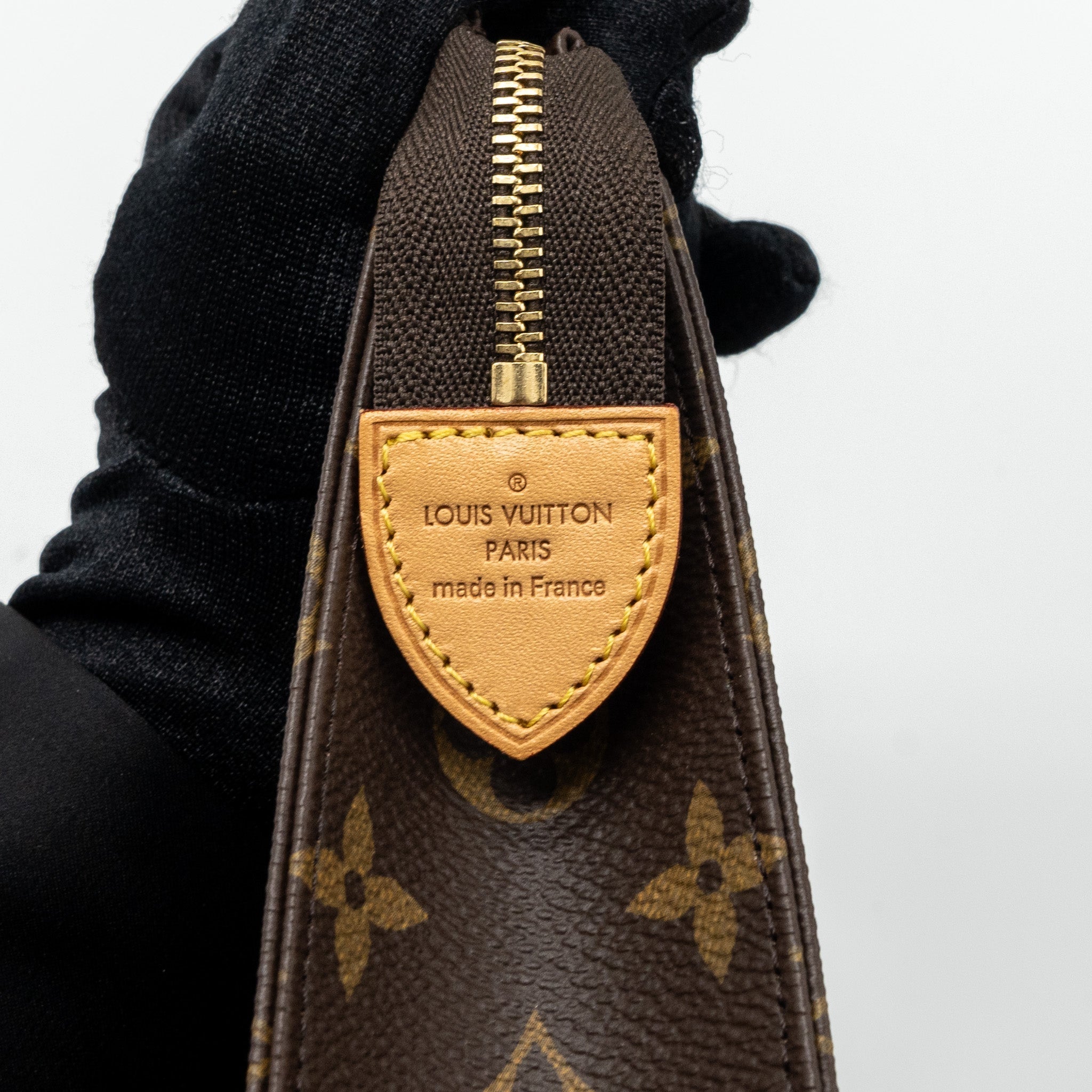 louis-vuitton-toiletry-pochette-26-monogram-canvas-ghw-11