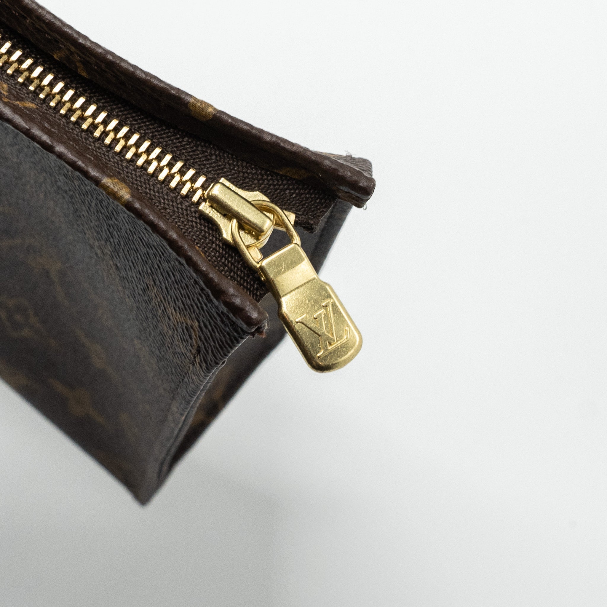 louis-vuitton-toiletry-pochette-26-monogram-canvas-ghw-11