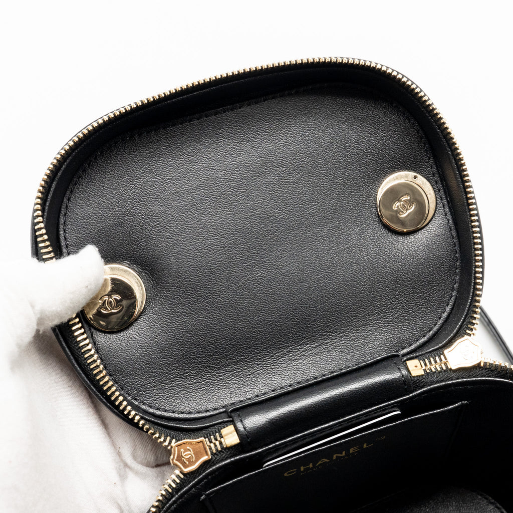chanel-trendy-cc-round-vanity-case-crossbody-bag-lambskin-black-lghw-1