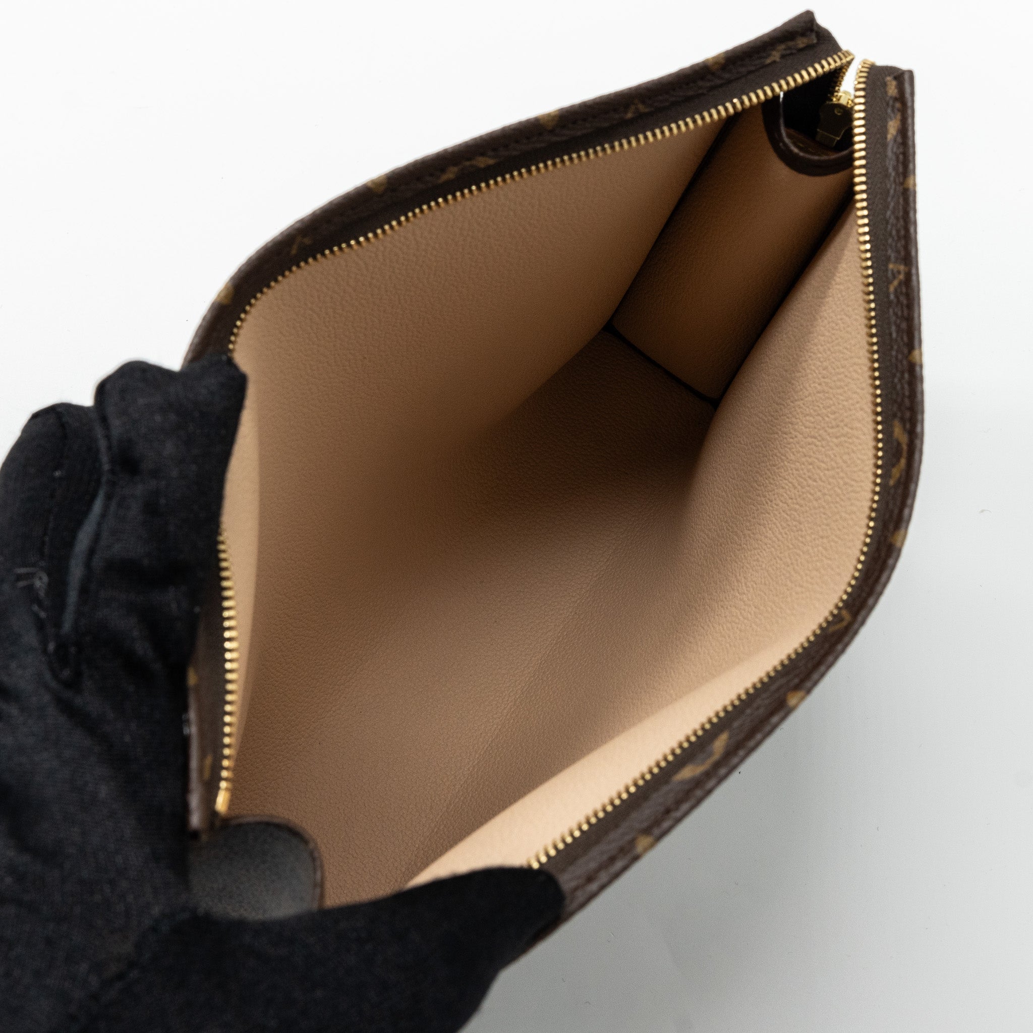 louis-vuitton-toiletry-pochette-26-monogram-canvas-ghw-11