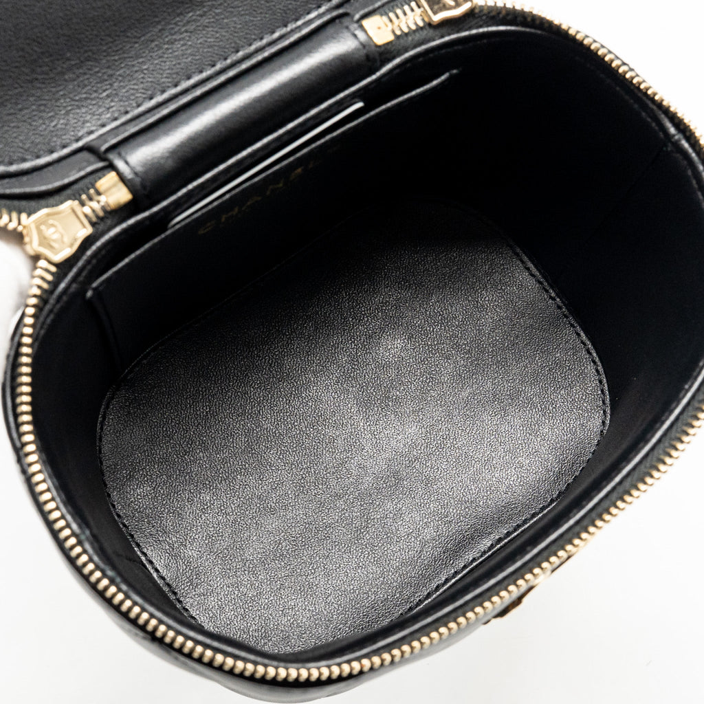 chanel-trendy-cc-round-vanity-case-crossbody-bag-lambskin-black-lghw-1
