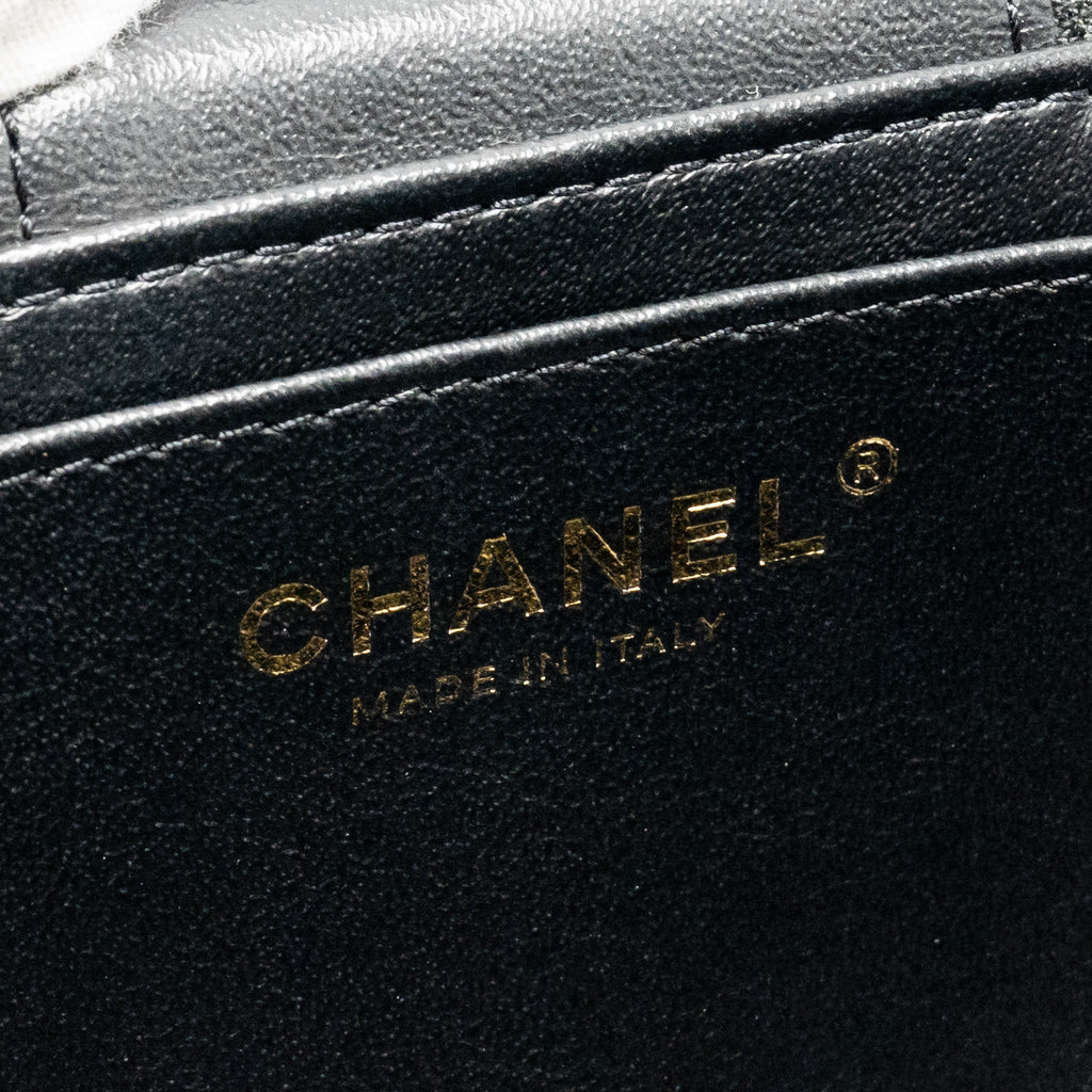 chanel-trendy-cc-round-vanity-case-crossbody-bag-lambskin-black-lghw-1