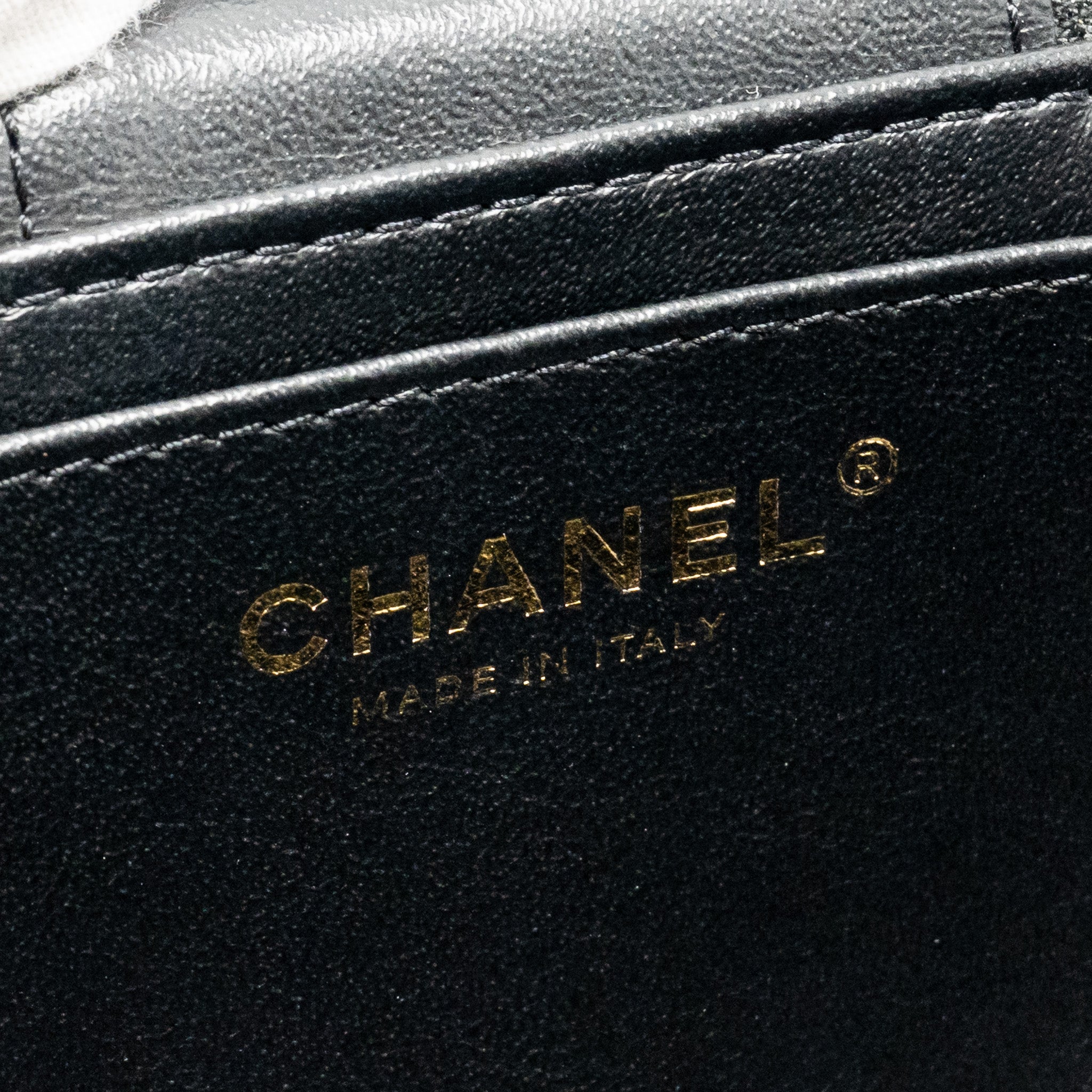 chanel-trendy-cc-round-vanity-case-crossbody-bag-lambskin-black-lghw-1