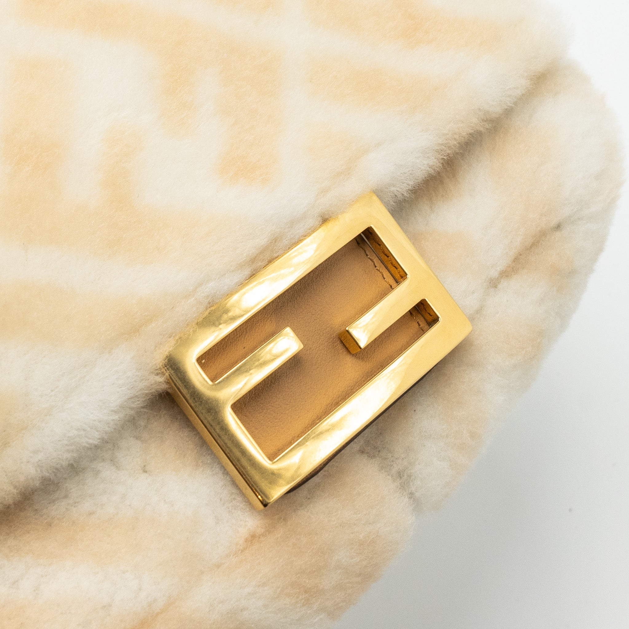 fendi-mini-baguette-sheepskin-beige-white-ghw
