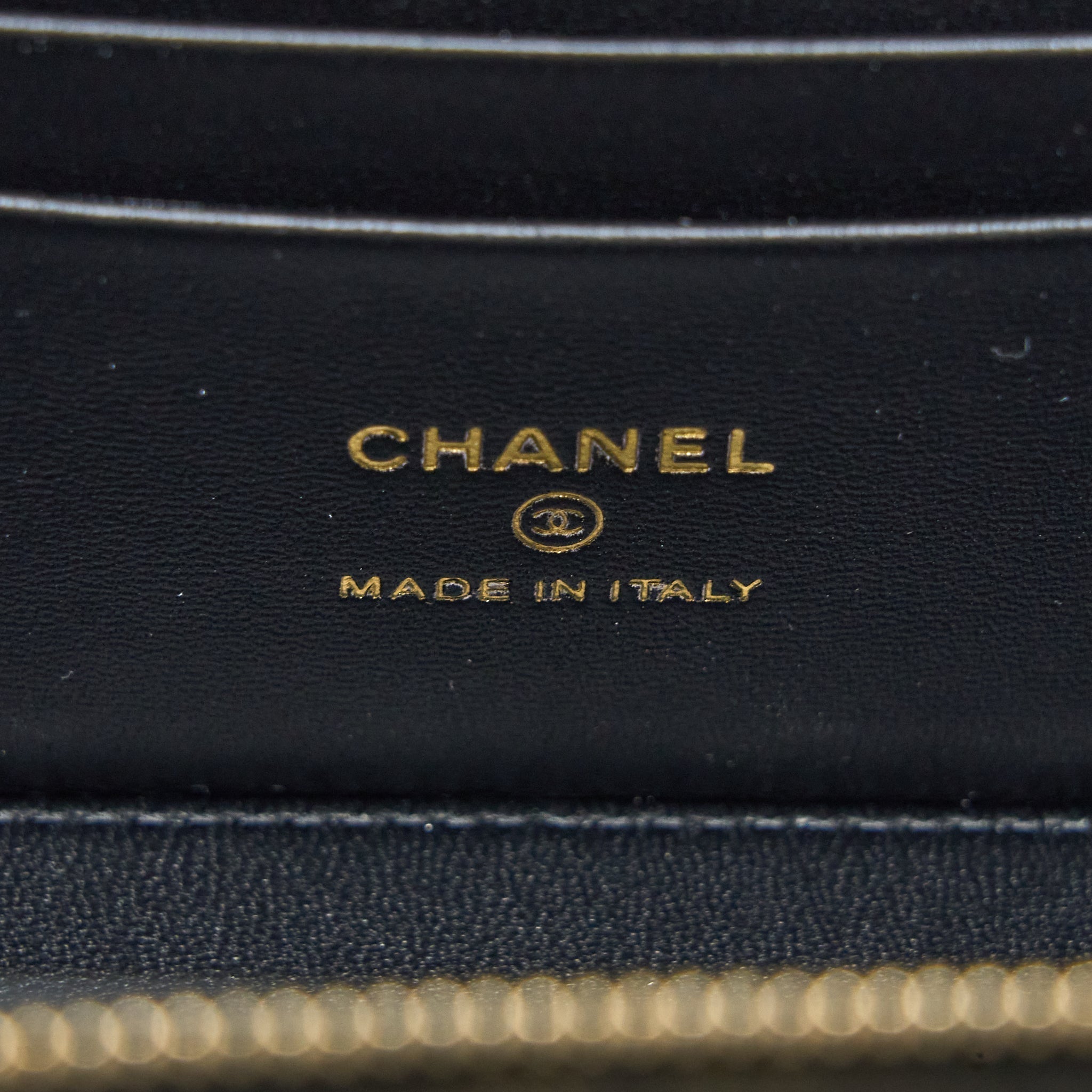 chanel-23p-coco-love-long-vanity-caviar-black-brushed-ghw-microchip