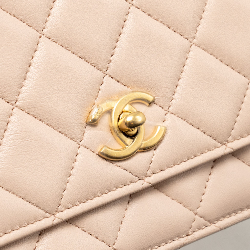 chanel-pearl-crush-wallet-on-chain-lambskin-light-pink-ghw-microchip