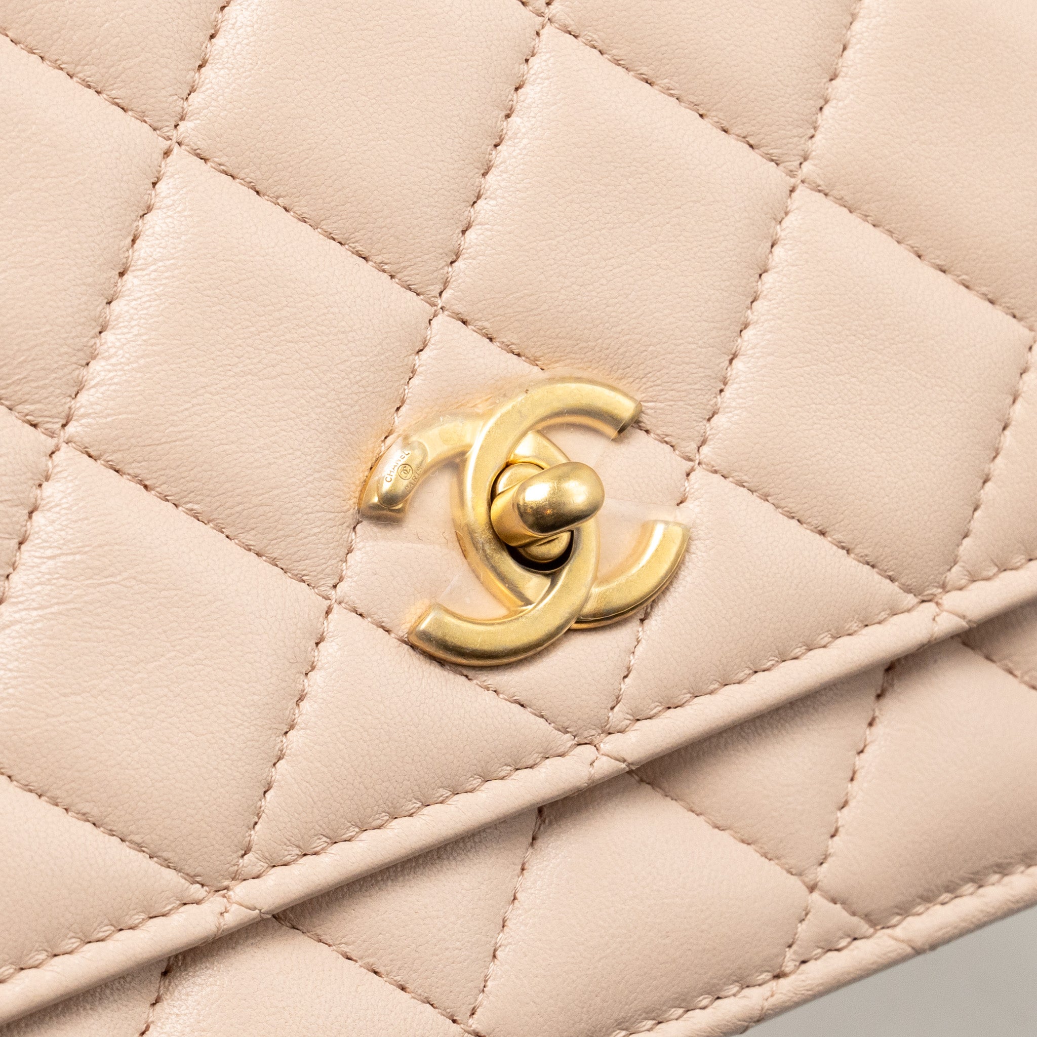 chanel-pearl-crush-wallet-on-chain-lambskin-light-pink-ghw-microchip