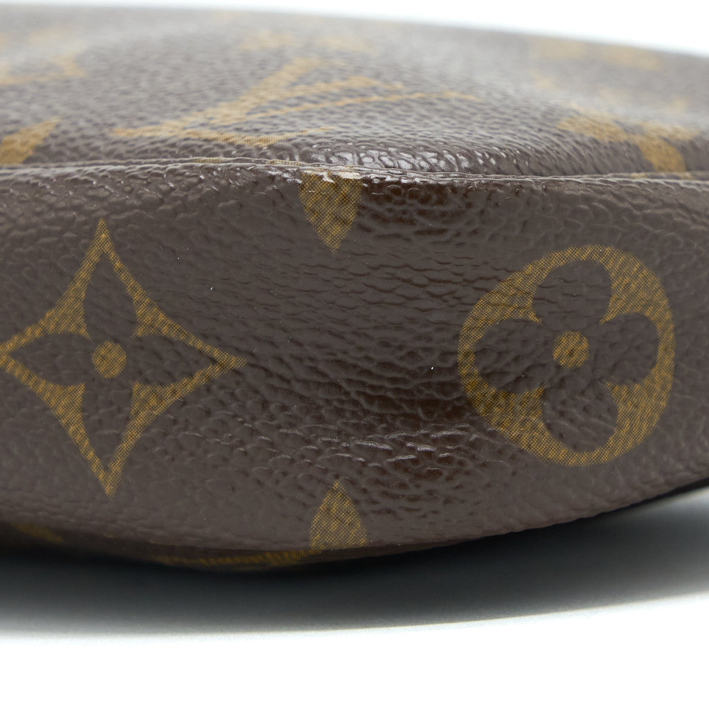 louis-vuitton-pochette-accessories-monogram-canvas-5