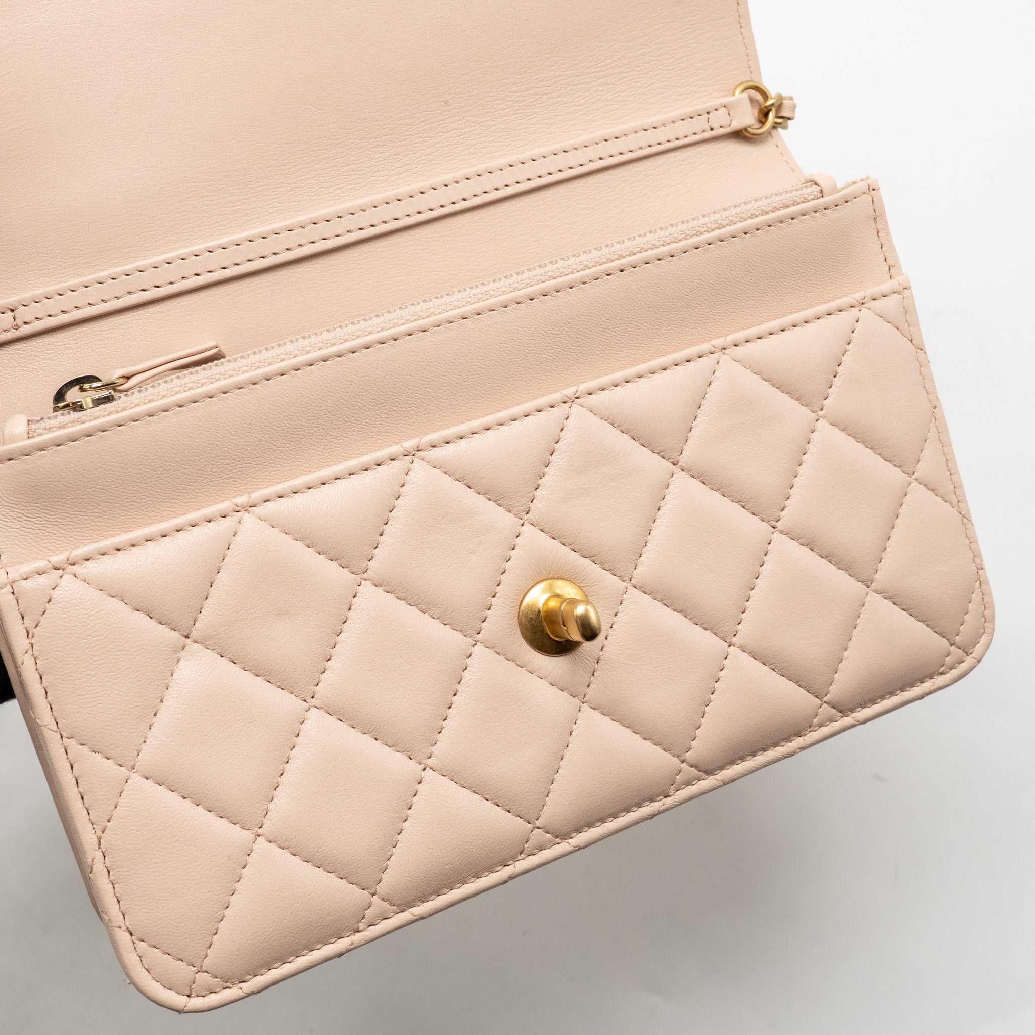 chanel-pearl-crush-wallet-on-chain-lambskin-light-pink-ghw-microchip