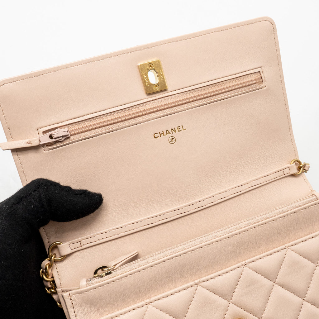 chanel-pearl-crush-wallet-on-chain-lambskin-light-pink-ghw-microchip