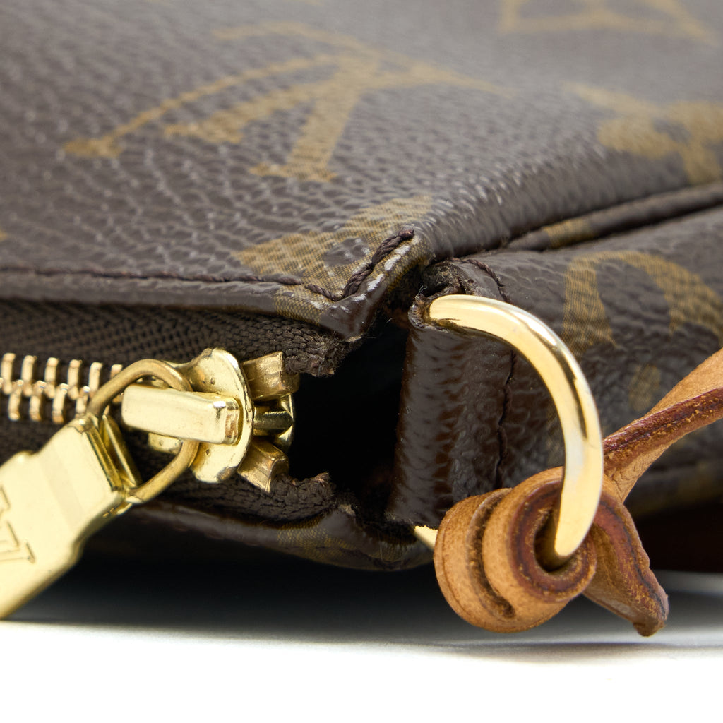 louis-vuitton-pochette-accessories-monogram-canvas-5