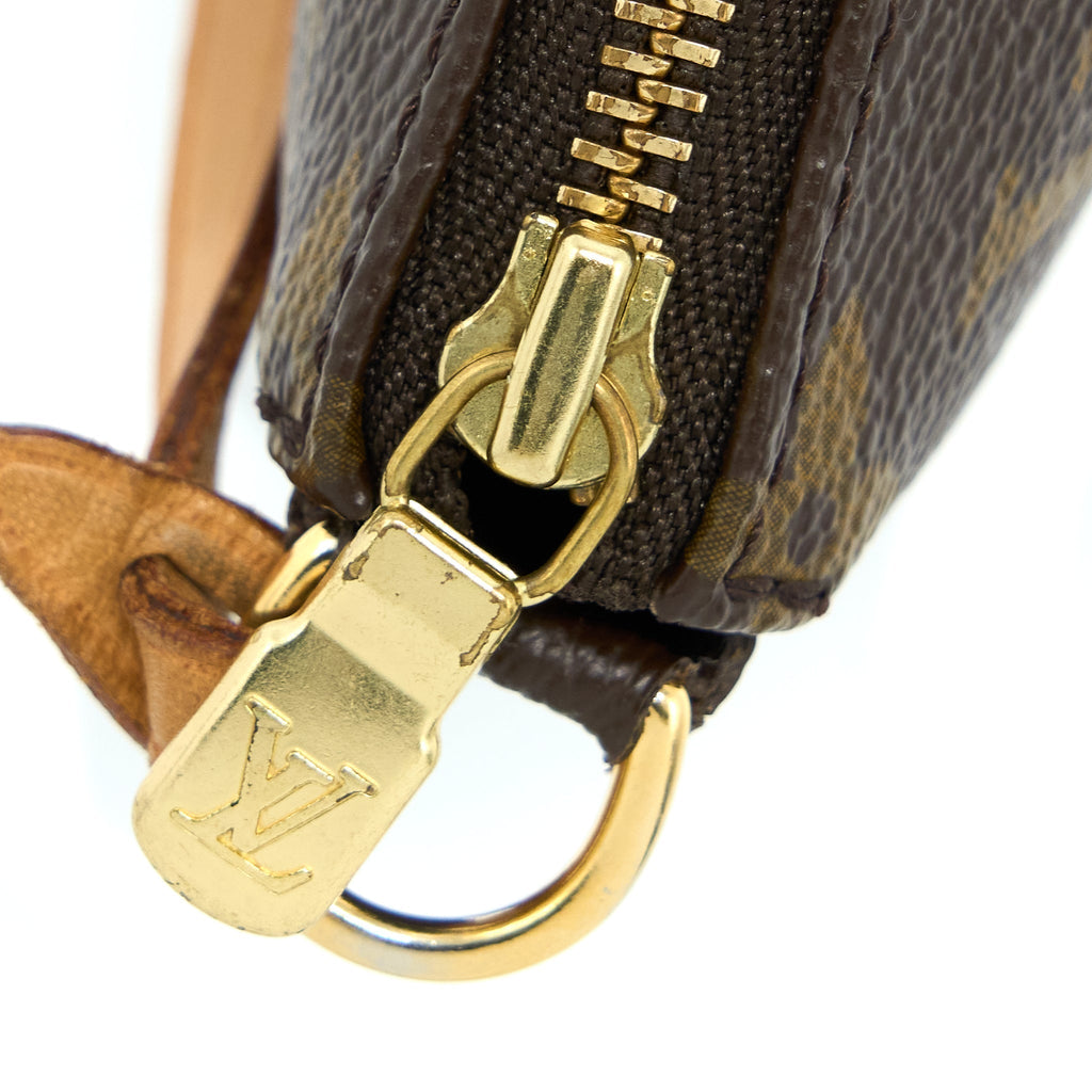 louis-vuitton-pochette-accessories-monogram-canvas-5